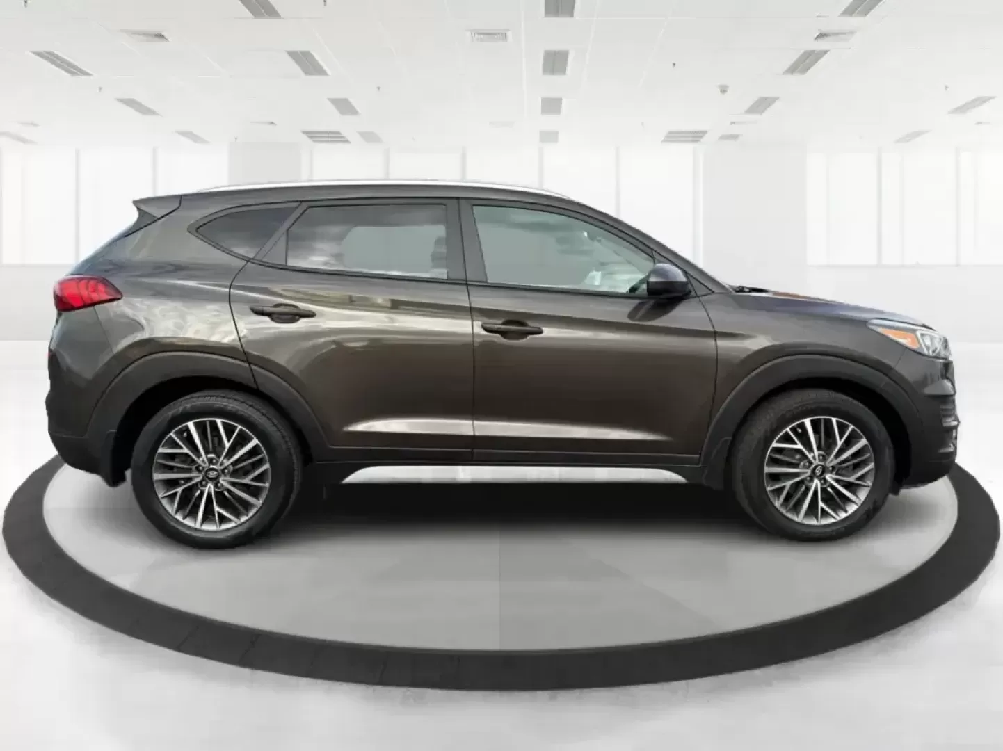 2019 Hyundai Tucson SEL (KM8J3CAL6KU) with an Theta 2.4L I-4 gasoline direct injection engine, 6A transmission, located at 1184 Kauffman Ave, Fairborn, OH, 45324, (937) 908-9800, 39.807072, -84.030914 - **Adventure Awaits with the 2019 Hyundai Tucson SEL at Advantage Car and Credit - Fairborn!**<br /> <br /> Are you ready to elevate your lifestyle and explore the great outdoors? The 2019 Hyundai Tucson SEL is the perfect companion for both weekend adventures and everyday commutes. With its spacious - Photo#1