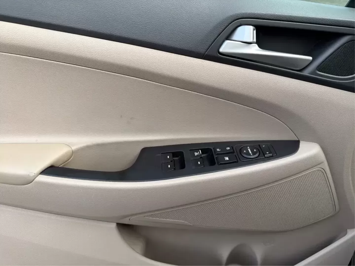 2019 Hyundai Tucson SEL (KM8J3CAL6KU) with an Theta 2.4L I-4 gasoline direct injection engine, 6A transmission, located at 1184 Kauffman Ave, Fairborn, OH, 45324, (937) 908-9800, 39.807072, -84.030914 - **Adventure Awaits with the 2019 Hyundai Tucson SEL at Advantage Car and Credit - Fairborn!**<br /> <br /> Are you ready to elevate your lifestyle and explore the great outdoors? The 2019 Hyundai Tucson SEL is the perfect companion for both weekend adventures and everyday commutes. With its spacious - Photo#18