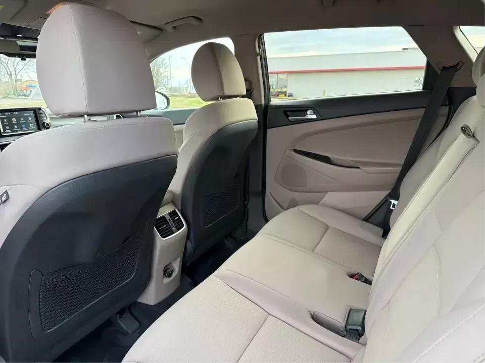 2019 Hyundai Tucson SEL (KM8J3CAL6KU) with an Theta 2.4L I-4 gasoline direct injection engine, 6A transmission, located at 1230 East Main St, Xenia, OH, 45385, (937) 908-9800, 39.688026, -83.910172 - **Adventure Awaits with the 2019 Hyundai Tucson SEL at Advantage Car and Credit - Fairborn!**<br /> <br /> Are you ready to elevate your lifestyle and explore the great outdoors? The 2019 Hyundai Tucson SEL is the perfect companion for both weekend adventures and everyday commutes. With its spacious - Photo#10