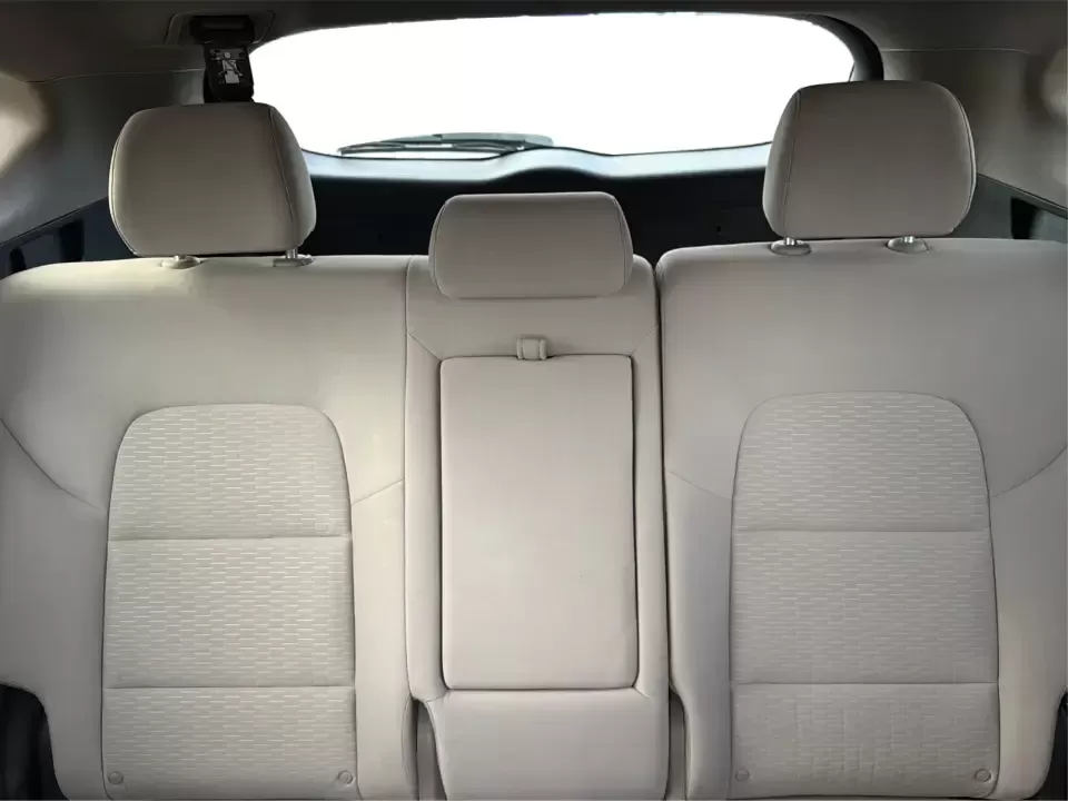 2019 Hyundai Tucson SEL (KM8J3CAL6KU) with an Theta 2.4L I-4 gasoline direct injection engine, 6A transmission, located at 1230 East Main St, Xenia, OH, 45385, (937) 908-9800, 39.688026, -83.910172 - **Adventure Awaits with the 2019 Hyundai Tucson SEL at Advantage Car and Credit - Fairborn!**<br /> <br /> Are you ready to elevate your lifestyle and explore the great outdoors? The 2019 Hyundai Tucson SEL is the perfect companion for both weekend adventures and everyday commutes. With its spacious - Photo#14