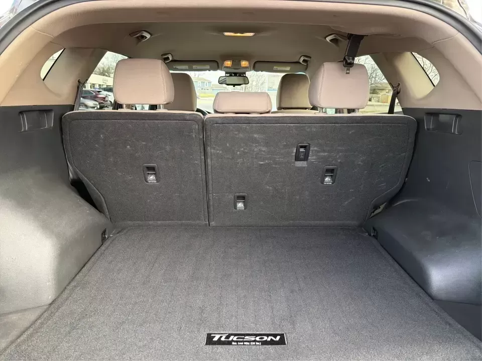 2019 Hyundai Tucson SEL (KM8J3CAL6KU) with an Theta 2.4L I-4 gasoline direct injection engine, 6A transmission, located at 1099 N County Rd 25A , Troy, OH, 45373, (937) 908-9800, 40.057079, -84.212883 - **Adventure Awaits with the 2019 Hyundai Tucson SEL at Advantage Car and Credit - Fairborn!**<br /> <br /> Are you ready to elevate your lifestyle and explore the great outdoors? The 2019 Hyundai Tucson SEL is the perfect companion for both weekend adventures and everyday commutes. With its spacious - Photo#12