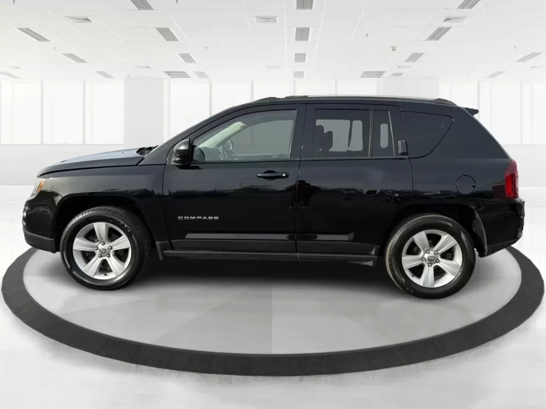 2016 Jeep Compass Sport (1C4NJDBB2GD) with an 2.4L I-4 DOHC engine, CVT transmission, located at 8750 N County Rd 25A, Piqua, OH, 45356, (937) 908-9800, 40.164391, -84.232513 - Discover the perfect blend of adventure and practicality with the 2016 Jeep Compass Sport, available now at Advantage Car and Credit in Fairborn, OH. This versatile SUV is designed for those who crave both weekend escapades and everyday functionality. Whether you're a growing family looking for a sp - Photo#5