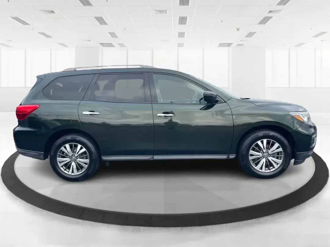 2019 Nissan Pathfinder SV (5N1DR2MMXKC) with an 3.5L V-6 gasoline direct injection engine, located at 1184 Kauffman Ave, Fairborn, OH, 45324, (937) 908-9800, 39.807072, -84.030914 - Unlock the adventure of your dreams with the 2019 Nissan Pathfinder SV, a versatile SUV that's perfect for growing families, weekend getaways, and long commutes alike. Imagine hitting the road with your loved ones, equipped with ample seating and storage, ready to explore the beautiful landscapes su - Photo#1