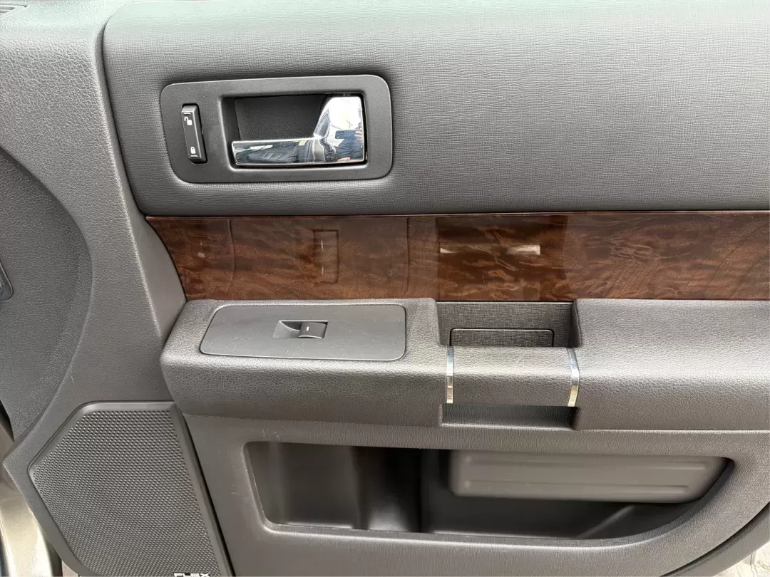 2014 Ford Flex Limited (2FMGK5D89EB) with an 3.5L V-6 DOHC engine, located at 4508 South Dixie Dr, Moraine, OH, 45439, (937) 908-9800, 39.689976, -84.218452 - Are you ready to upgrade your lifestyle with a reliable vehicle that accommodates both family adventures and daily commutes? Look no further than this stunning 2014 Ford Flex Limited, available now at Advantage Car and Credit in Moraine, OH. With its spacious interior, versatile cargo capacity, and - Photo#20