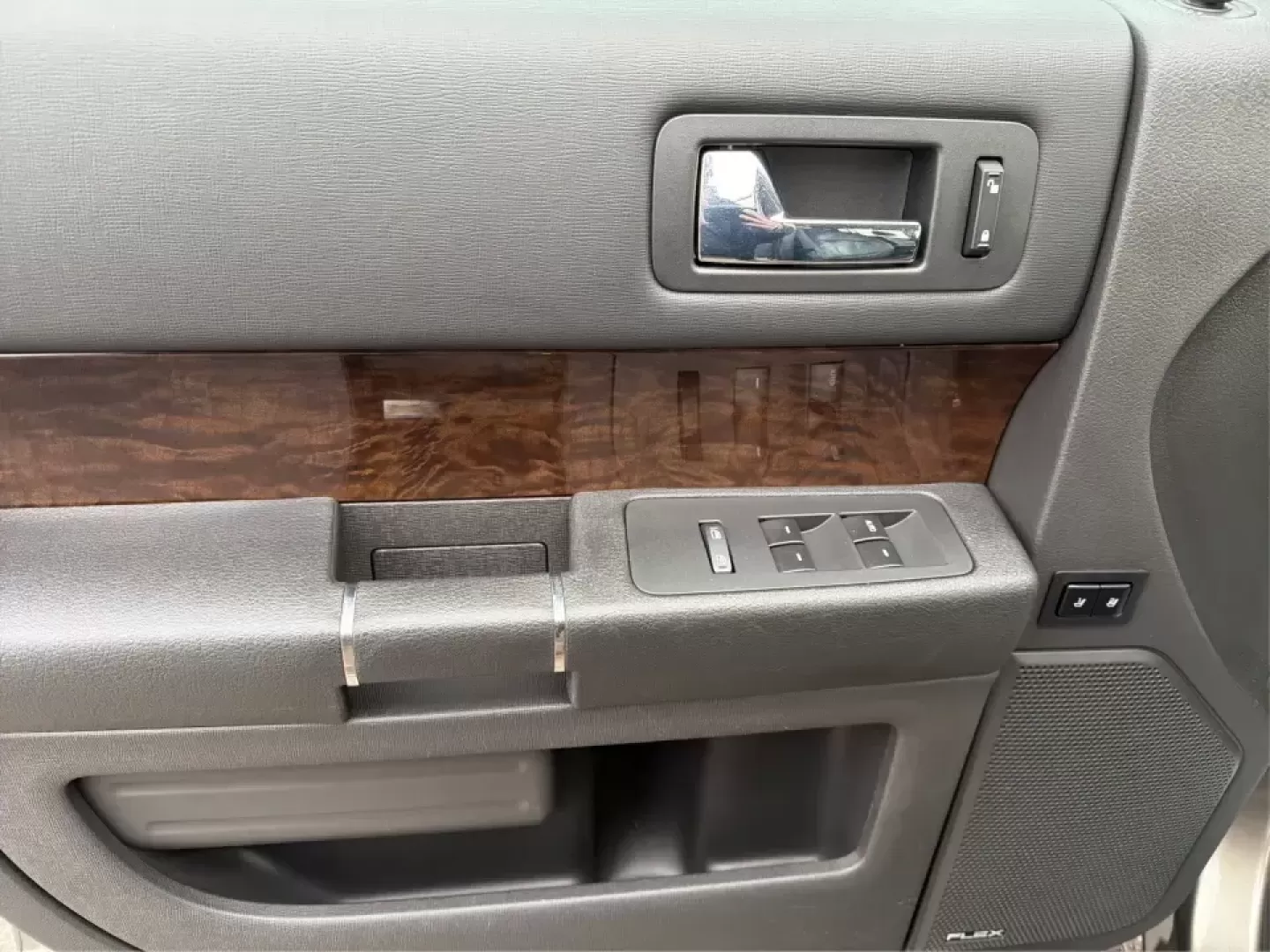 2014 Ford Flex Limited (2FMGK5D89EB) with an 3.5L V-6 DOHC engine, 6-Speed Automatic Overdrive transmission, located at 1230 East Main St, Xenia, OH, 45385, (937) 908-9800, 39.688026, -83.910172 - Are you ready to upgrade your lifestyle with a reliable vehicle that accommodates both family adventures and daily commutes? Look no further than this stunning 2014 Ford Flex Limited, available now at Advantage Car and Credit in Moraine, OH. With its spacious interior, versatile cargo capacity, and - Photo#19