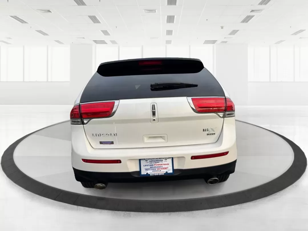 2014 Lincoln MKX Base (2LMDJ8JK2EB) with an Other engine, located at 4508 South Dixie Dr, Moraine, OH, 45439, (937) 908-9800, 39.689976, -84.218452 - **Unleash Your Adventures with This 2014 Lincoln MKX at Advantage Car and Credit - Moraine!**<br /> <br /> Are you ready to elevate your driving experience? Whether you're commuting through the bustling roads of Moraine or embarking on weekend getaways to nearby attractions like the beautiful Dayton - Photo#3