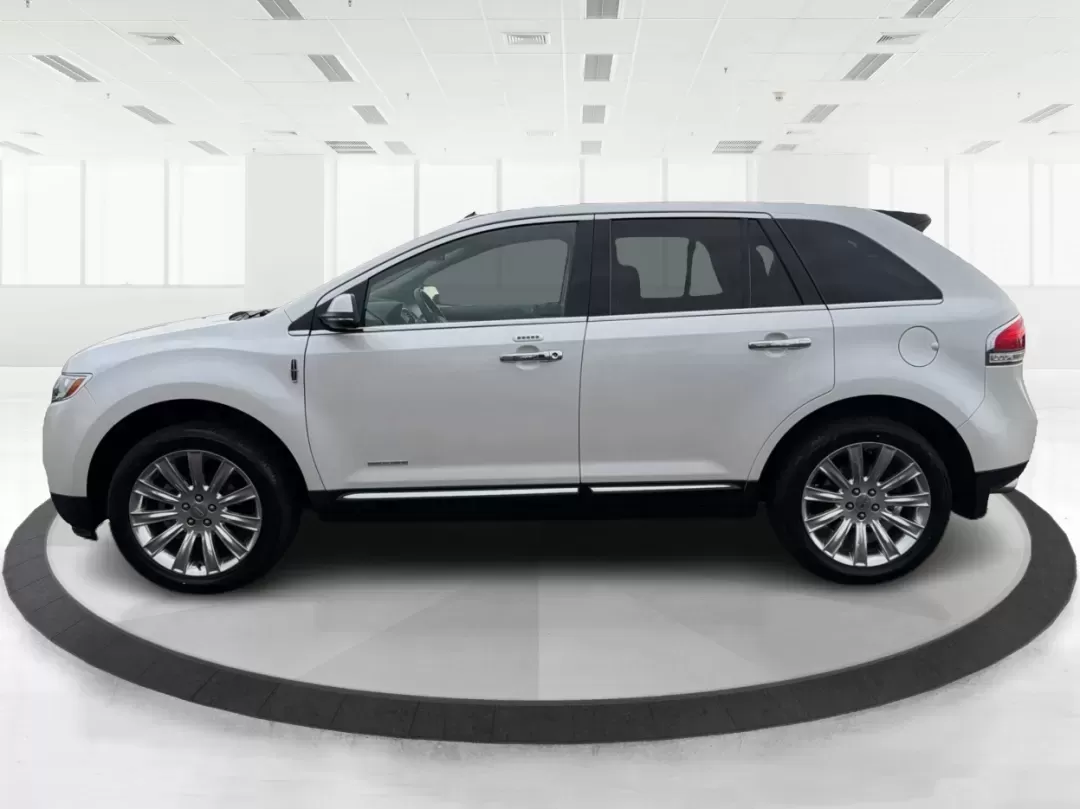 2014 Lincoln MKX Base (2LMDJ8JK2EB) with an Other engine, located at 4508 South Dixie Dr, Moraine, OH, 45439, (937) 908-9800, 39.689976, -84.218452 - **Unleash Your Adventures with This 2014 Lincoln MKX at Advantage Car and Credit - Moraine!**<br /> <br /> Are you ready to elevate your driving experience? Whether you're commuting through the bustling roads of Moraine or embarking on weekend getaways to nearby attractions like the beautiful Dayton - Photo#5