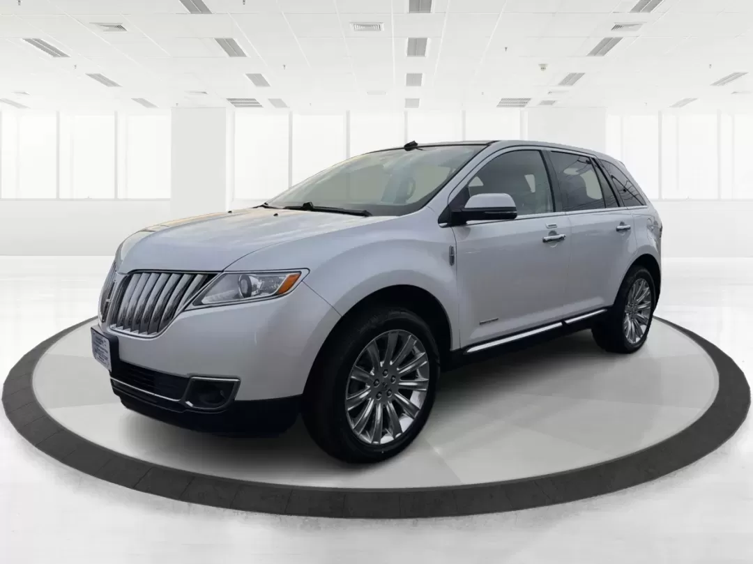 2014 Lincoln MKX Base (2LMDJ8JK2EB) with an Other engine, located at 4508 South Dixie Dr, Moraine, OH, 45439, (937) 908-9800, 39.689976, -84.218452 - **Unleash Your Adventures with This 2014 Lincoln MKX at Advantage Car and Credit - Moraine!**<br /> <br /> Are you ready to elevate your driving experience? Whether you're commuting through the bustling roads of Moraine or embarking on weekend getaways to nearby attractions like the beautiful Dayton - Photo#8
