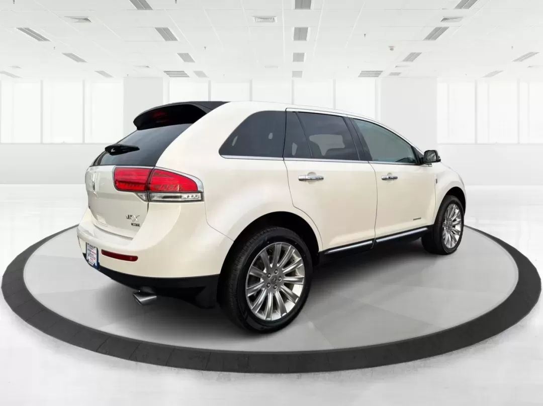 2014 Lincoln MKX Base (2LMDJ8JK2EB) with an Other engine, located at 880 E. National Road, Vandalia, OH, 45377, (937) 908-9800, 39.891918, -84.183594 - **Unleash Your Adventures with This 2014 Lincoln MKX at Advantage Car and Credit - Moraine!**<br /> <br /> Are you ready to elevate your driving experience? Whether you're commuting through the bustling roads of Moraine or embarking on weekend getaways to nearby attractions like the beautiful Dayton - Photo#2