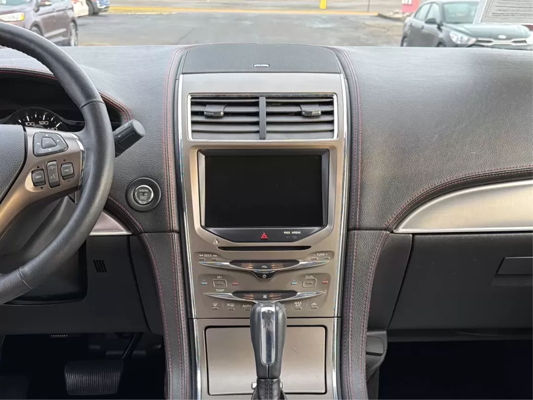 2014 Lincoln MKX Base (2LMDJ8JK2EB) with an Other engine, located at 880 E. National Road, Vandalia, OH, 45377, (937) 908-9800, 39.891918, -84.183594 - **Unleash Your Adventures with This 2014 Lincoln MKX at Advantage Car and Credit - Moraine!**<br /> <br /> Are you ready to elevate your driving experience? Whether you're commuting through the bustling roads of Moraine or embarking on weekend getaways to nearby attractions like the beautiful Dayton - Photo#13