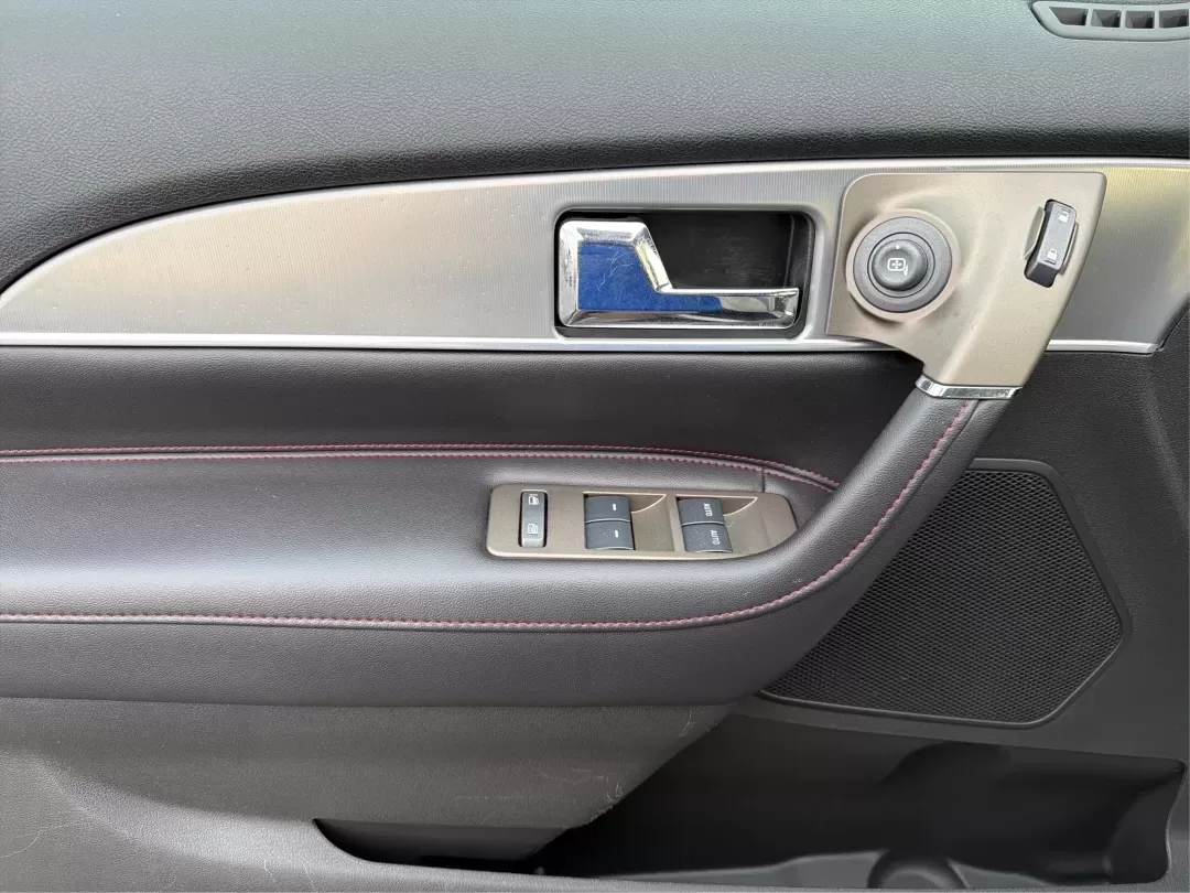 2014 Lincoln MKX Base (2LMDJ8JK2EB) with an Other engine, located at 880 E. National Road, Vandalia, OH, 45377, (937) 908-9800, 39.891918, -84.183594 - **Unleash Your Adventures with This 2014 Lincoln MKX at Advantage Car and Credit - Moraine!**<br /> <br /> Are you ready to elevate your driving experience? Whether you're commuting through the bustling roads of Moraine or embarking on weekend getaways to nearby attractions like the beautiful Dayton - Photo#19