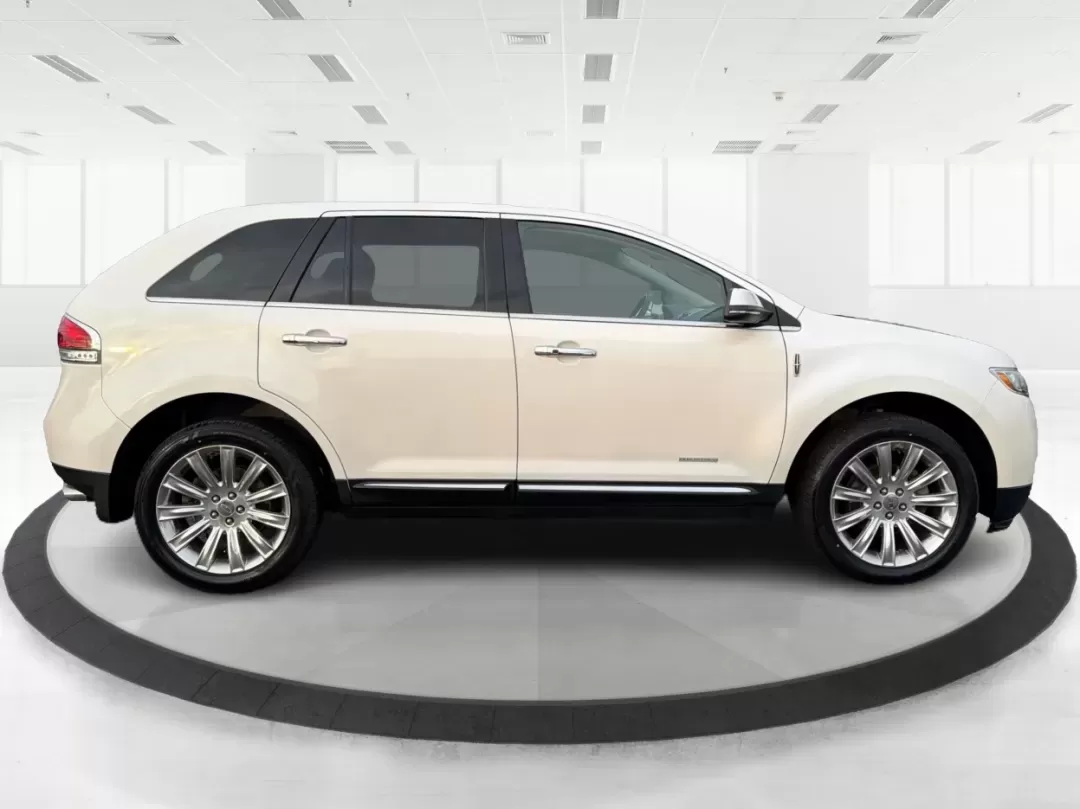 2014 Lincoln MKX Base (2LMDJ8JK2EB) with an 3.7L V6 DOHC 24V engine, 6-Speed Automatic transmission, located at 1230 East Main St, Xenia, OH, 45385, (937) 908-9800, 39.688026, -83.910172 - **Unleash Your Adventures with This 2014 Lincoln MKX at Advantage Car and Credit - Moraine!**<br /> <br /> Are you ready to elevate your driving experience? Whether you're commuting through the bustling roads of Moraine or embarking on weekend getaways to nearby attractions like the beautiful Dayton - Photo#1