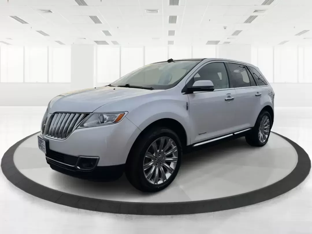 2014 Lincoln MKX Base (2LMDJ8JK2EB) with an 3.7L V6 DOHC 24V engine, 6-Speed Automatic transmission, located at 1951 S Dayton Lakeview Rd., New Carlisle, OH, 45344, (937) 908-9800, 39.890999, -84.050255 - **Unleash Your Adventures with This 2014 Lincoln MKX at Advantage Car and Credit - Moraine!**<br /> <br /> Are you ready to elevate your driving experience? Whether you're commuting through the bustling roads of Moraine or embarking on weekend getaways to nearby attractions like the beautiful Dayton - Photo#8