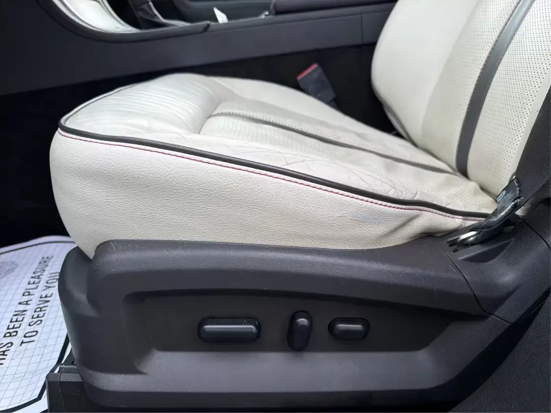 2014 Lincoln MKX Base (2LMDJ8JK2EB) with an 3.7L V6 DOHC 24V engine, 6-Speed Automatic transmission, located at 1951 S Dayton Lakeview Rd., New Carlisle, OH, 45344, (937) 908-9800, 39.890999, -84.050255 - **Unleash Your Adventures with This 2014 Lincoln MKX at Advantage Car and Credit - Moraine!**<br /> <br /> Are you ready to elevate your driving experience? Whether you're commuting through the bustling roads of Moraine or embarking on weekend getaways to nearby attractions like the beautiful Dayton - Photo#18