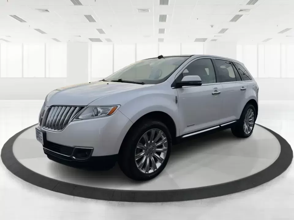 2014 Lincoln MKX Base (2LMDJ8JK2EB) with an 3.7L V6 DOHC 24V engine, 6-Speed Automatic transmission, located at 8750 N County Rd 25A, Piqua, OH, 45356, (937) 908-9800, 40.164391, -84.232513 - **Unleash Your Adventures with This 2014 Lincoln MKX at Advantage Car and Credit - Moraine!**<br /> <br /> Are you ready to elevate your driving experience? Whether you're commuting through the bustling roads of Moraine or embarking on weekend getaways to nearby attractions like the beautiful Dayton - Photo#8