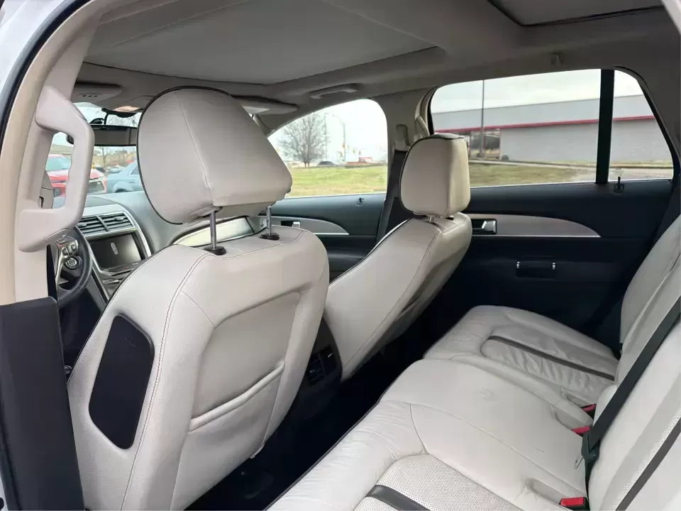 2014 Lincoln MKX Base (2LMDJ8JK2EB) with an 3.7L V6 DOHC 24V engine, 6-Speed Automatic transmission, located at 8750 N County Rd 25A, Piqua, OH, 45356, (937) 908-9800, 40.164391, -84.232513 - **Unleash Your Adventures with This 2014 Lincoln MKX at Advantage Car and Credit - Moraine!**<br /> <br /> Are you ready to elevate your driving experience? Whether you're commuting through the bustling roads of Moraine or embarking on weekend getaways to nearby attractions like the beautiful Dayton - Photo#10