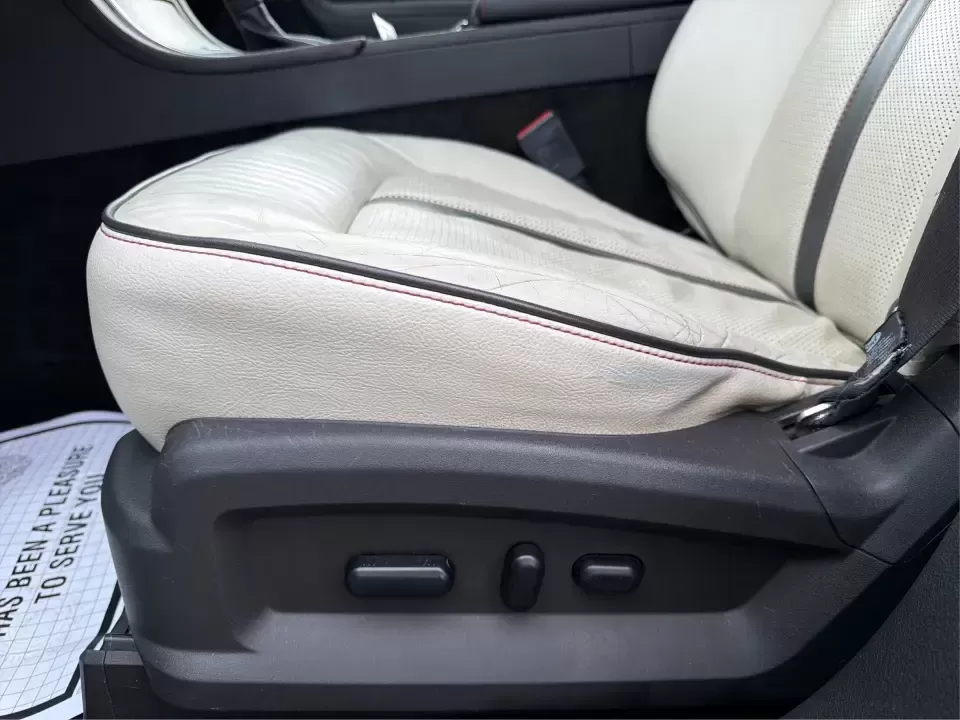 2014 Lincoln MKX Base (2LMDJ8JK2EB) with an 3.7L V6 DOHC 24V engine, 6-Speed Automatic transmission, located at 8750 N County Rd 25A, Piqua, OH, 45356, (937) 908-9800, 40.164391, -84.232513 - **Unleash Your Adventures with This 2014 Lincoln MKX at Advantage Car and Credit - Moraine!**<br /> <br /> Are you ready to elevate your driving experience? Whether you're commuting through the bustling roads of Moraine or embarking on weekend getaways to nearby attractions like the beautiful Dayton - Photo#18