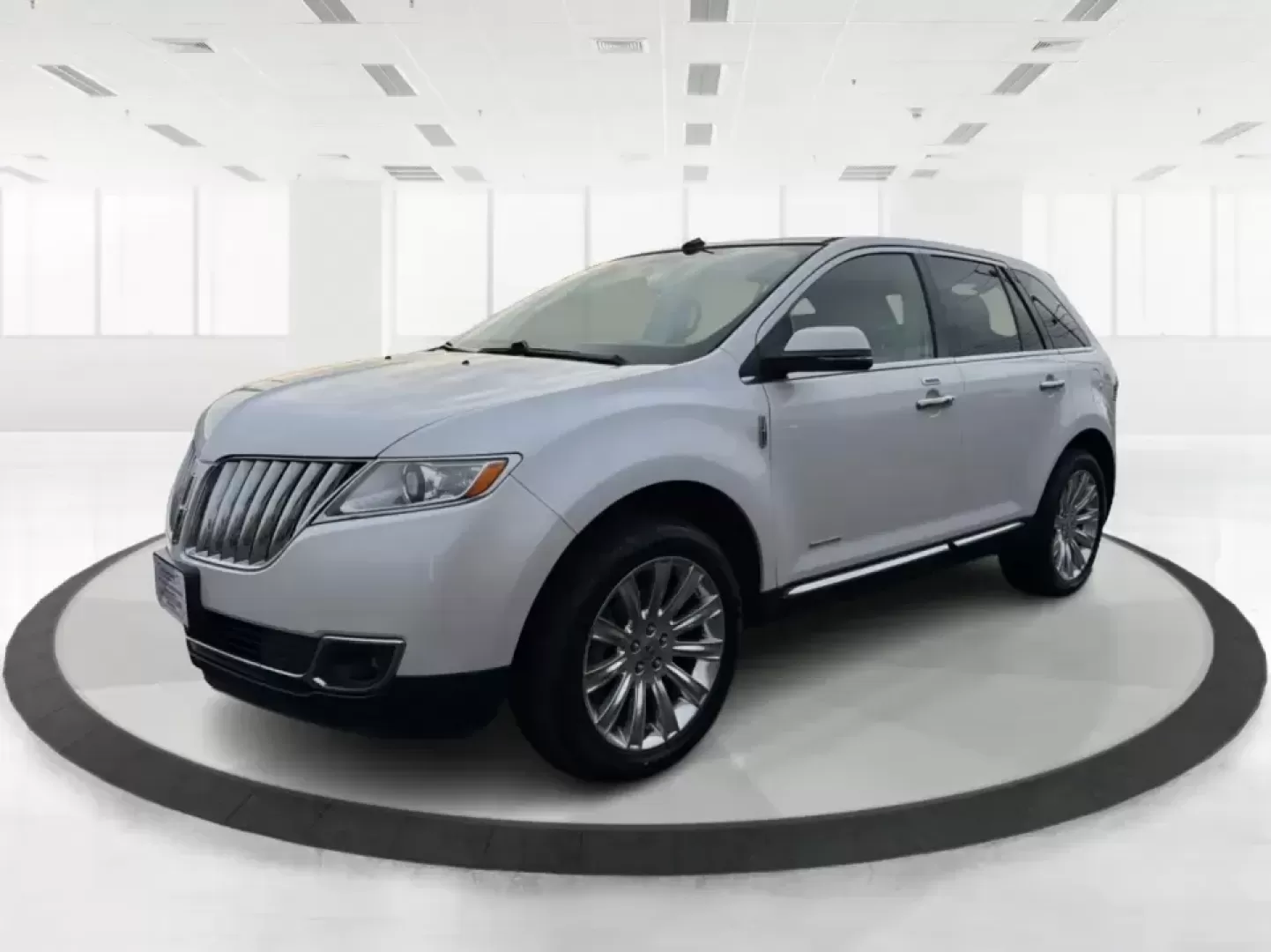 2014 Lincoln MKX Base (2LMDJ8JK2EB) with an 3.7L V6 DOHC 24V engine, 6-Speed Automatic transmission, located at 1230 East Main St, Xenia, OH, 45385, (937) 908-9800, 39.688026, -83.910172 - **Unleash Your Adventures with This 2014 Lincoln MKX at Advantage Car and Credit - Moraine!**<br /> <br /> Are you ready to elevate your driving experience? Whether you're commuting through the bustling roads of Moraine or embarking on weekend getaways to nearby attractions like the beautiful Dayton - Photo#8