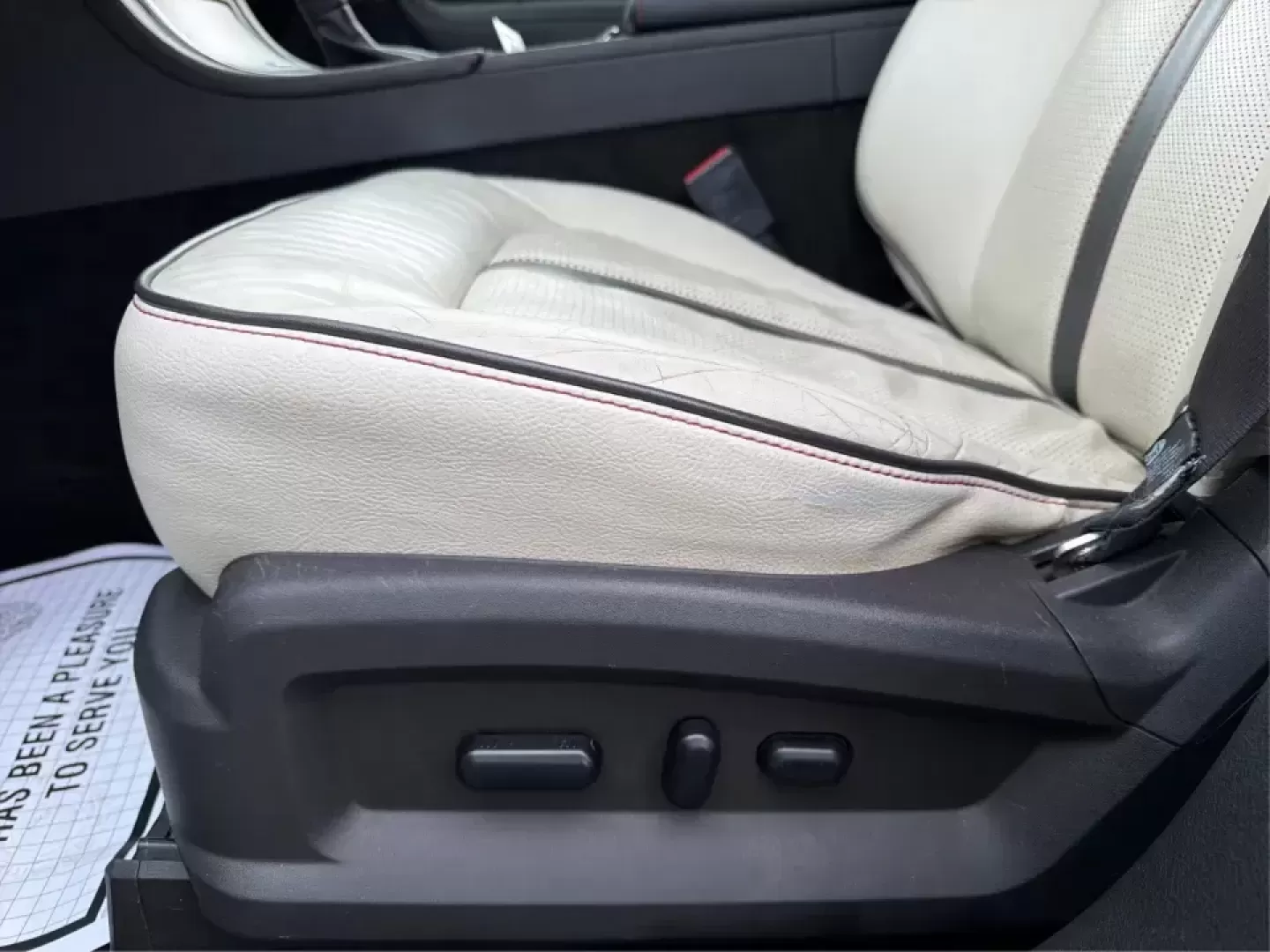 2014 Lincoln MKX Base (2LMDJ8JK2EB) with an 3.7L V6 DOHC 24V engine, 6-Speed Automatic transmission, located at 1230 East Main St, Xenia, OH, 45385, (937) 908-9800, 39.688026, -83.910172 - **Unleash Your Adventures with This 2014 Lincoln MKX at Advantage Car and Credit - Moraine!**<br /> <br /> Are you ready to elevate your driving experience? Whether you're commuting through the bustling roads of Moraine or embarking on weekend getaways to nearby attractions like the beautiful Dayton - Photo#18