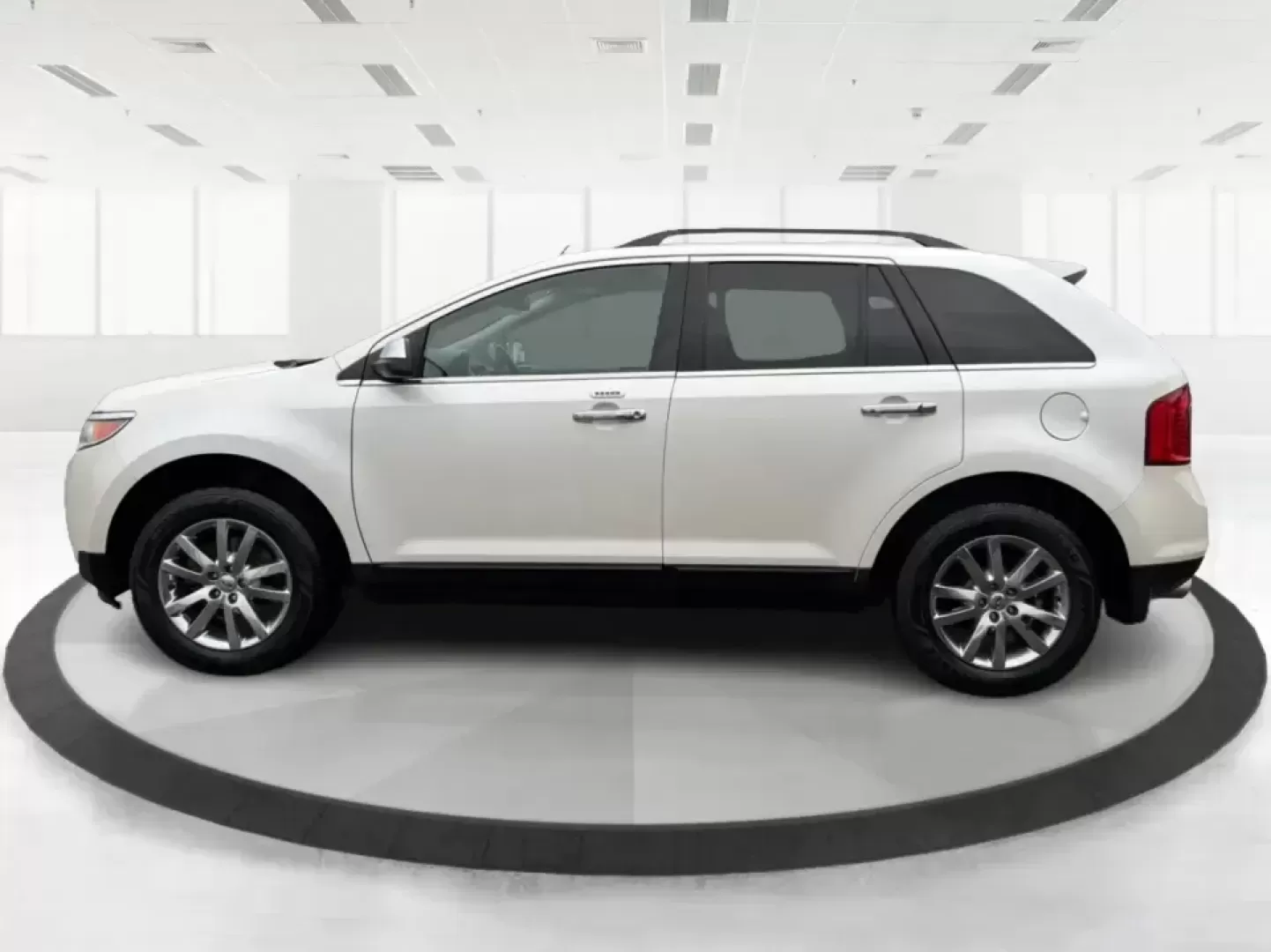 2013 Ford Edge Limited (2FMDK4KC5DB) with an 3.5L V-6 DOHC engine, 6-Speed Automatic transmission, located at 1951 S Dayton Lakeview Rd., New Carlisle, OH, 45344, (937) 908-9800, 39.890999, -84.050255 - ### Elevate Your Lifestyle with the 2013 Ford Edge Limited at Advantage Car and Credit in New Carlisle, OH!<br /> <br /> Are you ready to upgrade your family adventures, daily commutes, or weekend getaways? The 2013 Ford Edge Limited is here to transform your driving experience! With its sophisticat - Photo#5