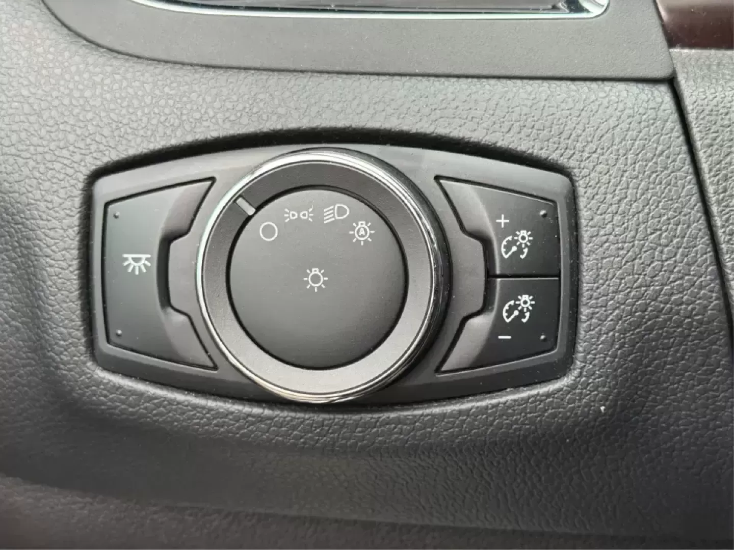 2013 Ford Edge Limited (2FMDK4KC5DB) with an 3.5L V-6 DOHC engine, 6-Speed Automatic transmission, located at 1951 S Dayton Lakeview Rd., New Carlisle, OH, 45344, (937) 908-9800, 39.890999, -84.050255 - ### Elevate Your Lifestyle with the 2013 Ford Edge Limited at Advantage Car and Credit in New Carlisle, OH!<br /> <br /> Are you ready to upgrade your family adventures, daily commutes, or weekend getaways? The 2013 Ford Edge Limited is here to transform your driving experience! With its sophisticat - Photo#17