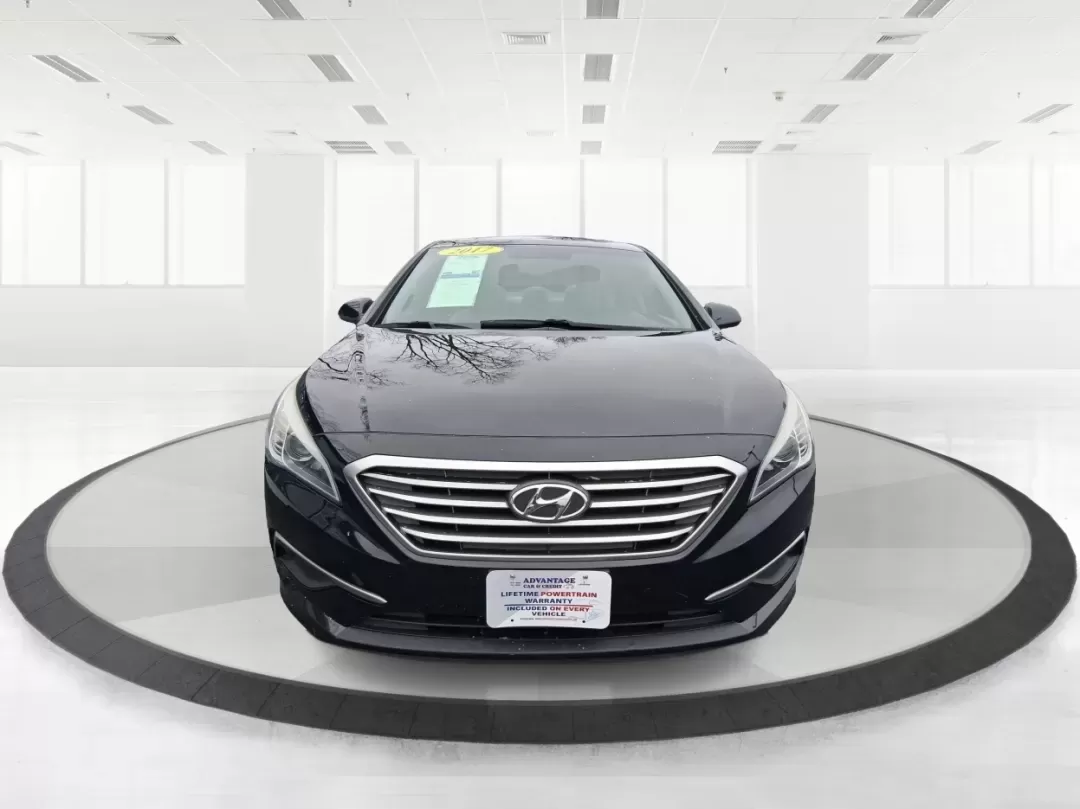 2017 Hyundai Sonata SE (5NPE24AF5HH) with an 2.4L I-4 gasoline direct injection engine, located at 1951 S Dayton Lakeview Rd., New Carlisle, OH, 45344, (937) 908-9800, 39.890999, -84.050255 - 2017 Hyundai Sonata SE - Photo#7