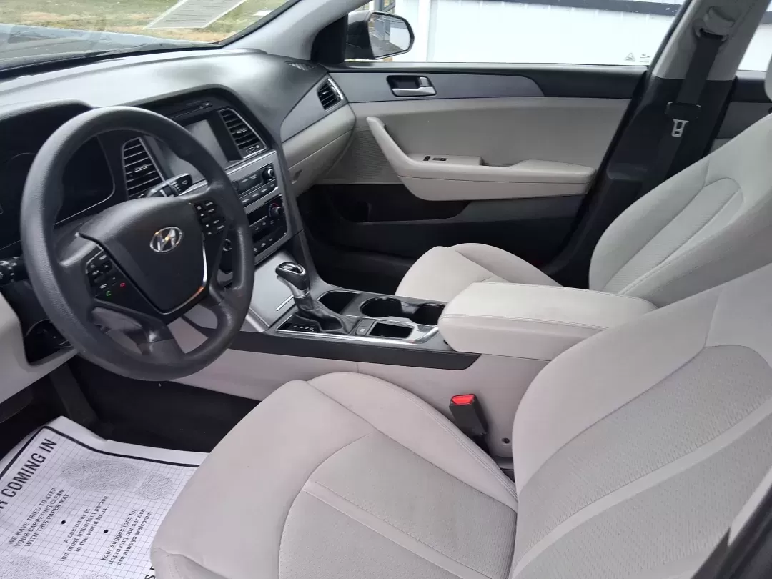 2017 Hyundai Sonata SE (5NPE24AF5HH) with an 2.4L I-4 gasoline direct injection engine, located at 1951 S Dayton Lakeview Rd., New Carlisle, OH, 45344, (937) 908-9800, 39.890999, -84.050255 - 2017 Hyundai Sonata SE - Photo#9