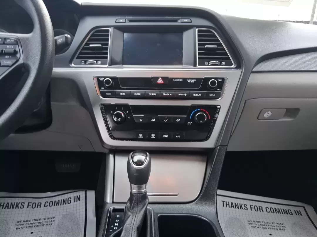 2017 Hyundai Sonata SE (5NPE24AF5HH) with an 2.4L I-4 gasoline direct injection engine, located at 1951 S Dayton Lakeview Rd., New Carlisle, OH, 45344, (937) 908-9800, 39.890999, -84.050255 - 2017 Hyundai Sonata SE - Photo#13