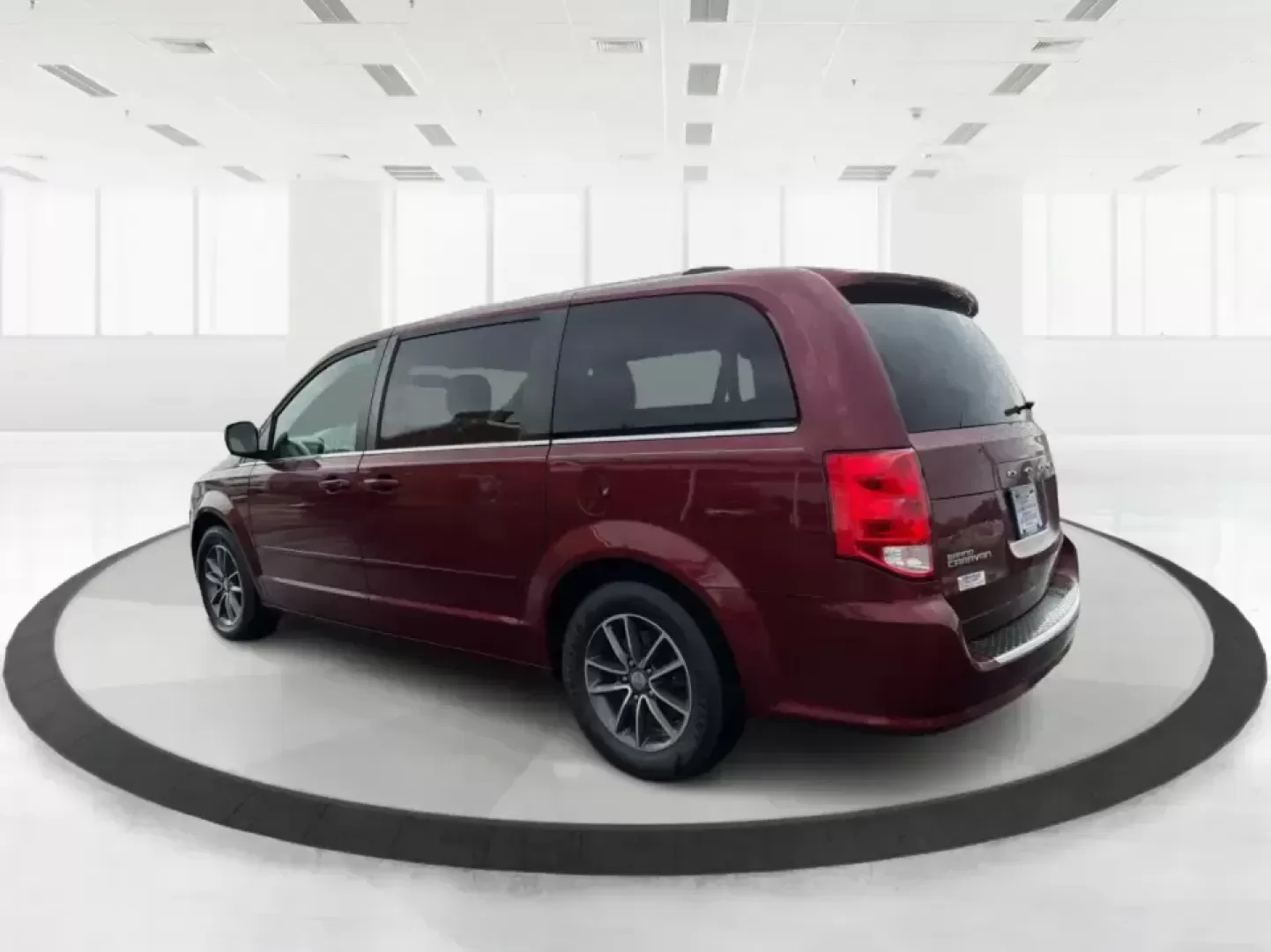 2017 Dodge Grand Caravan SXT (2C4RDGCG2HR) with an Pentastar 3.6L V-6 DOHC engine, 6A transmission, located at 1230 East Main St, Xenia, OH, 45385, (937) 908-9800, 39.688026, -83.910172 - Are you ready to elevate your family adventures or daily commutes with a vehicle that combines space, comfort, and reliability? Look no further than the 2017 Dodge Grand Caravan SXT, now available at Advantage Car and Credit in New Carlisle, OH. This versatile passenger van is perfect for growing fa - Photo#4
