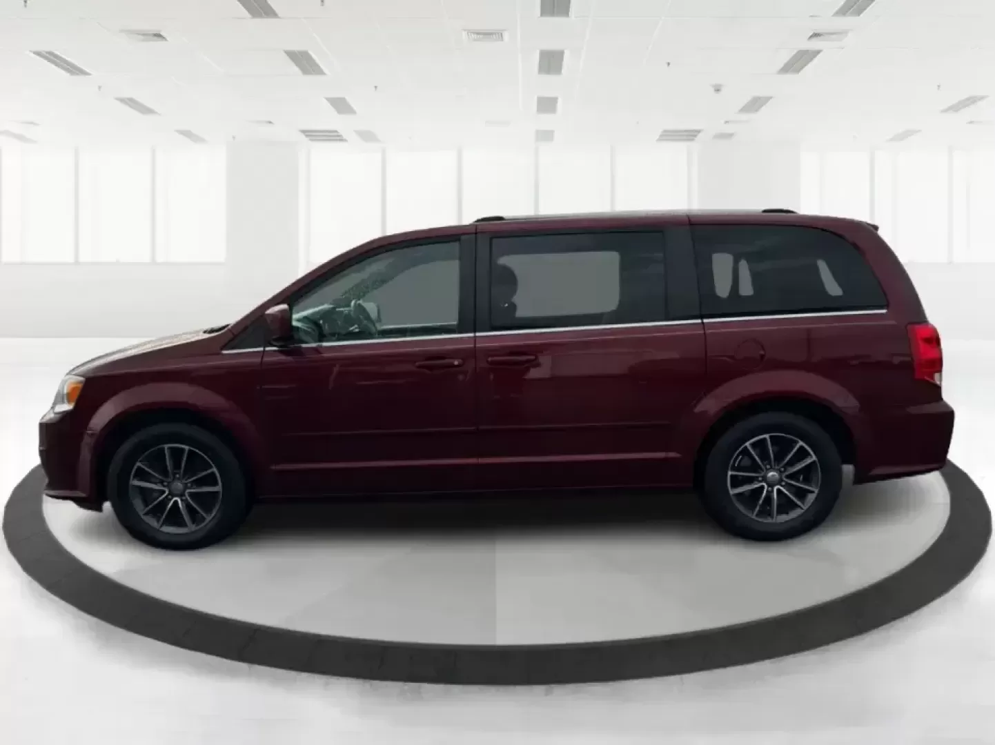 2017 Dodge Grand Caravan SXT (2C4RDGCG2HR) with an Pentastar 3.6L V-6 DOHC engine, 6A transmission, located at 1230 East Main St, Xenia, OH, 45385, (937) 908-9800, 39.688026, -83.910172 - Are you ready to elevate your family adventures or daily commutes with a vehicle that combines space, comfort, and reliability? Look no further than the 2017 Dodge Grand Caravan SXT, now available at Advantage Car and Credit in New Carlisle, OH. This versatile passenger van is perfect for growing fa - Photo#5