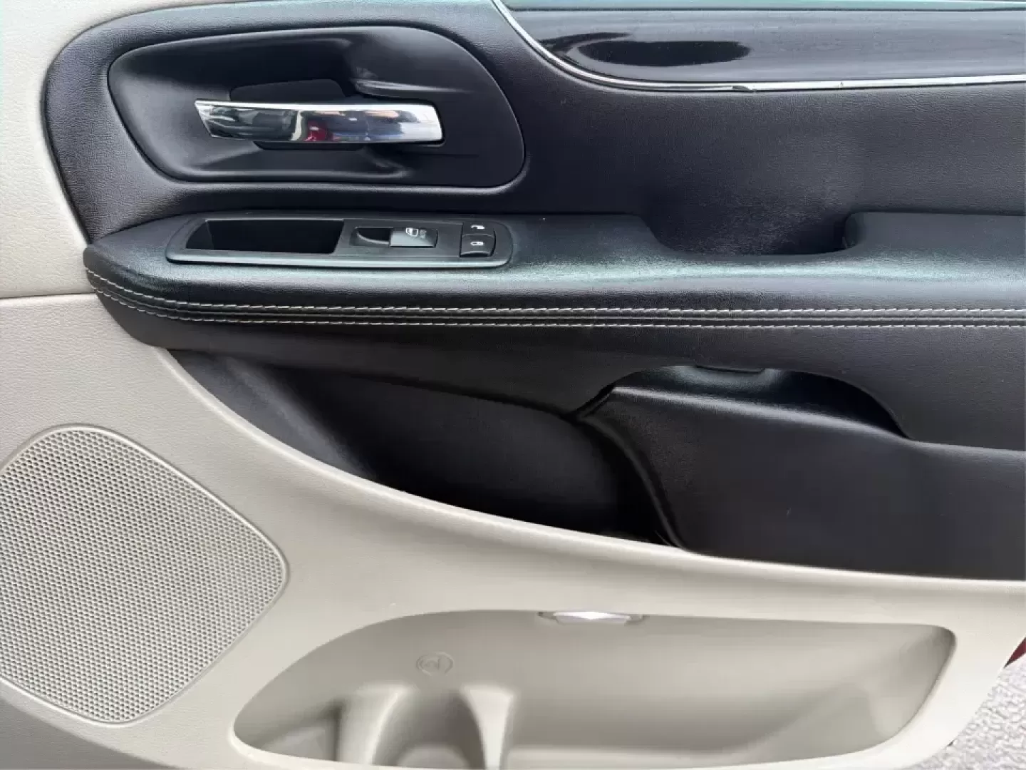 2017 Dodge Grand Caravan SXT (2C4RDGCG2HR) with an Pentastar 3.6L V-6 DOHC engine, 6A transmission, located at 1230 East Main St, Xenia, OH, 45385, (937) 908-9800, 39.688026, -83.910172 - Are you ready to elevate your family adventures or daily commutes with a vehicle that combines space, comfort, and reliability? Look no further than the 2017 Dodge Grand Caravan SXT, now available at Advantage Car and Credit in New Carlisle, OH. This versatile passenger van is perfect for growing fa - Photo#20