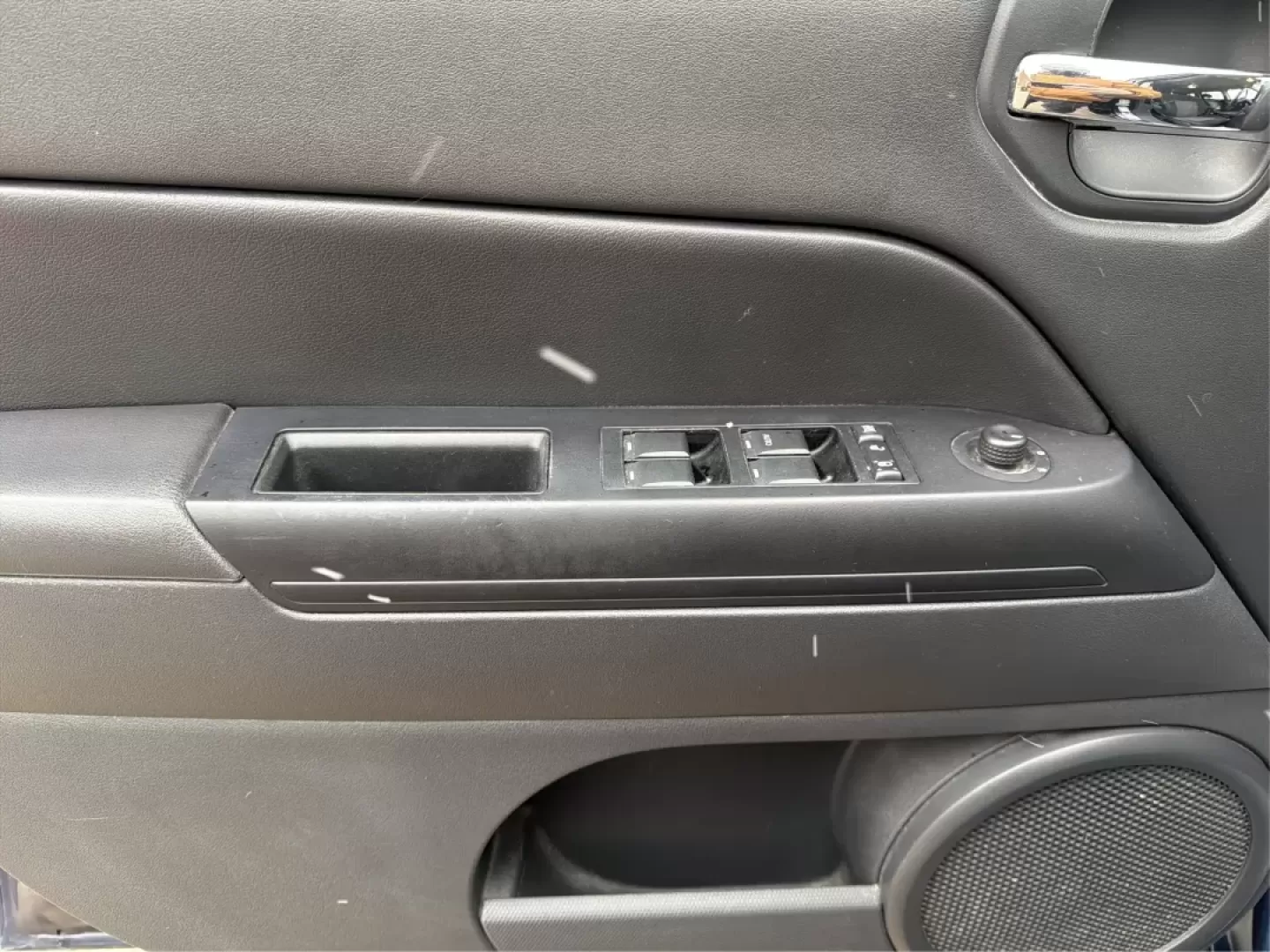 2014 Jeep Patriot Latitude (1C4NJRFB0ED) with an 2.4L I-4 DOHC engine, located at 1099 N County Rd 25A , Troy, OH, 45373, (937) 908-9800, 40.057079, -84.212883 - **Explore the Open Road in Style: 2014 Jeep Patriot Latitude at Advantage Car and Credit - Troy**<br /> <br /> Are you ready for your next adventure? The 2014 Jeep Patriot Latitude is the perfect vehicle for those who crave exploration and flexibility in their daily lives. Whether you're navigating - Photo#17