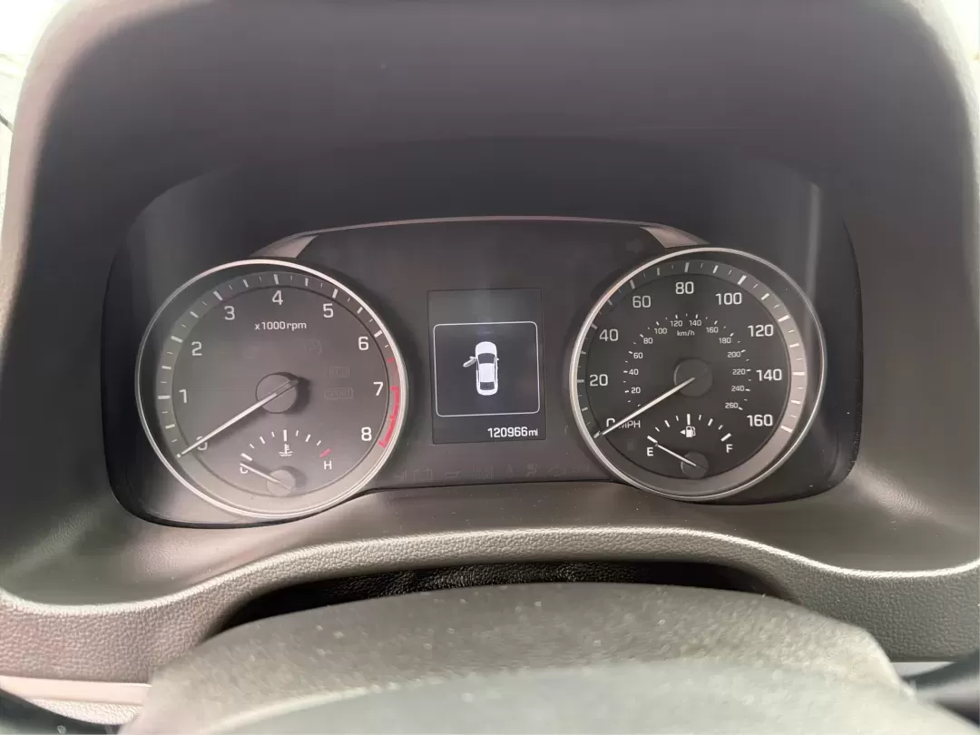 2018 Hyundai Elantra SEL (5NPD84LF2JH) with an Nu 2L I-4 DOHC engine, 6A transmission, located at 4508 South Dixie Dr, Moraine, OH, 45439, (937) 908-9800, 39.689976, -84.218452 - **Discover Your Next Adventure with the 2018 Hyundai Elantra SEL at Advantage Car and Credit - Troy**<br /> <br /> Are you in search of a reliable and stylish sedan for your daily commute, family outings, or weekend getaways? Look no further than the 2018 Hyundai Elantra SEL, available now at Advant - Photo#15