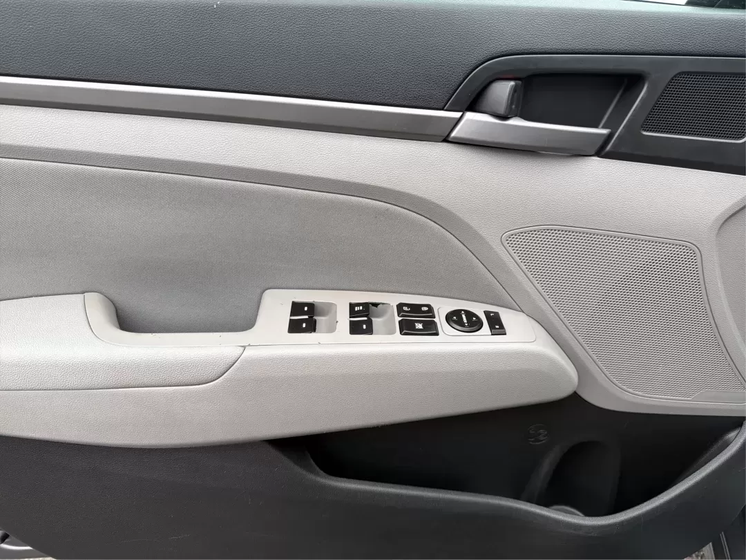 2018 Hyundai Elantra SEL (5NPD84LF2JH) with an Nu 2L I-4 DOHC engine, 6A transmission, located at 4508 South Dixie Dr, Moraine, OH, 45439, (937) 908-9800, 39.689976, -84.218452 - **Discover Your Next Adventure with the 2018 Hyundai Elantra SEL at Advantage Car and Credit - Troy**<br /> <br /> Are you in search of a reliable and stylish sedan for your daily commute, family outings, or weekend getaways? Look no further than the 2018 Hyundai Elantra SEL, available now at Advant - Photo#17