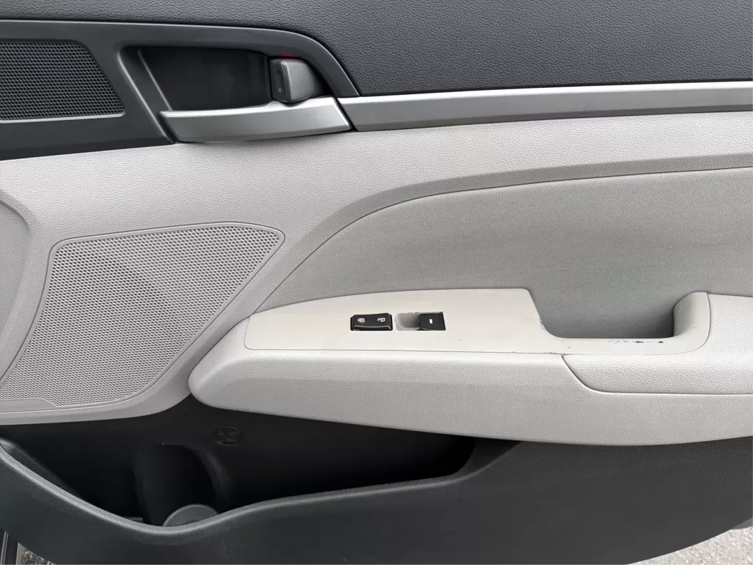 2018 Hyundai Elantra SEL (5NPD84LF2JH) with an Nu 2L I-4 DOHC engine, 6A transmission, located at 4508 South Dixie Dr, Moraine, OH, 45439, (937) 908-9800, 39.689976, -84.218452 - **Discover Your Next Adventure with the 2018 Hyundai Elantra SEL at Advantage Car and Credit - Troy**<br /> <br /> Are you in search of a reliable and stylish sedan for your daily commute, family outings, or weekend getaways? Look no further than the 2018 Hyundai Elantra SEL, available now at Advant - Photo#18