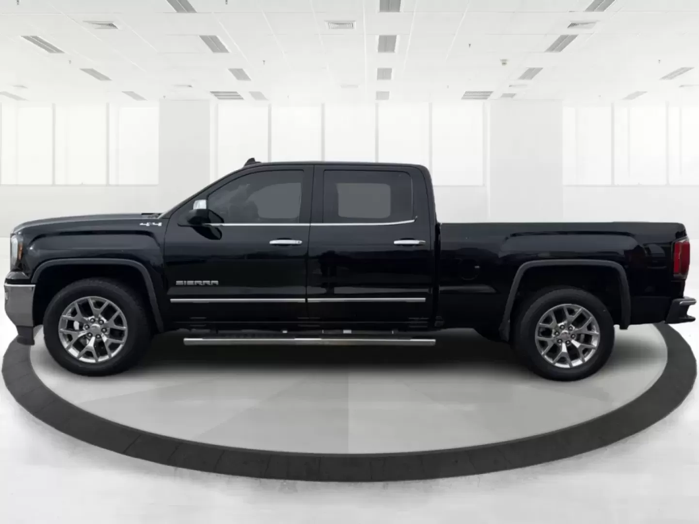 2017 GMC Sierra 1500 SLT (3GTU2NEC8HG) with an EcoTec3 6.2L V-8 gasoline direct injection engine, located at 880 E. National Road, Vandalia, OH, 45377, (937) 908-9800, 39.891918, -84.183594 - **Discover the Perfect Blend of Power and Comfort with the 2017 GMC Sierra 1500 SLT**<br /> <br /> Are you searching for a versatile vehicle that can handle everything from family road trips to weekend adventures? Look no further than the 2017 GMC Sierra 1500 SLT, now available at Advantage Car and - Photo#5