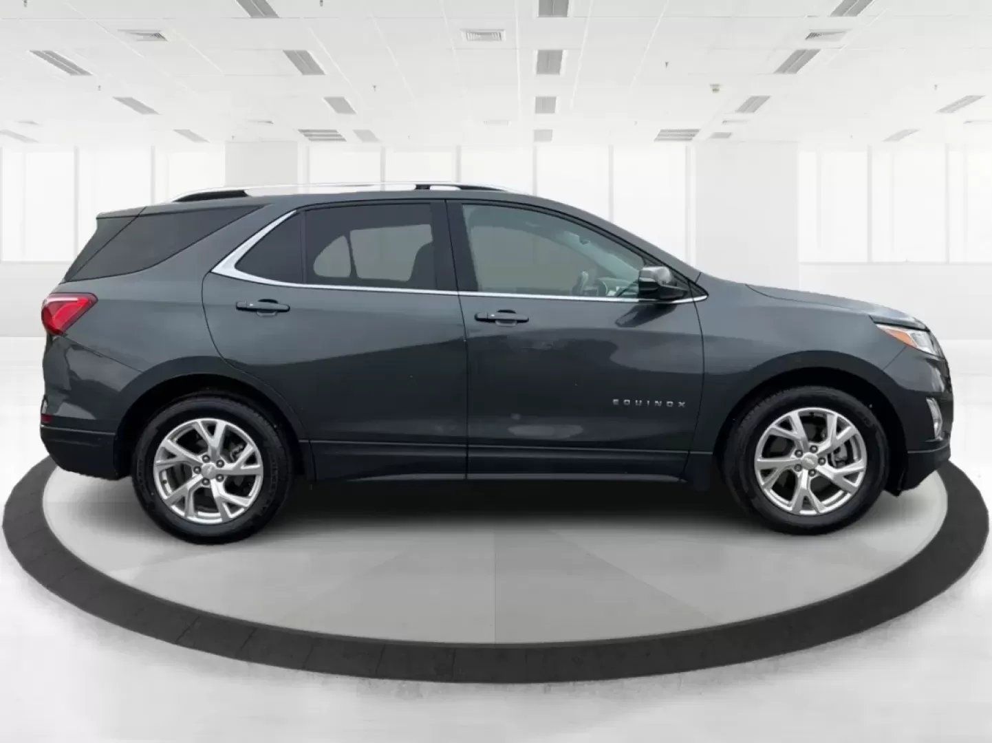 2018 Chevrolet Equinox LT (3GNAXTEX8JS) with an 2L I-4 gasoline direct injection engine, 6A transmission, located at 1230 East Main St, Xenia, OH, 45385, (937) 908-9800, 39.688026, -83.910172 - Are you ready for your next adventure? Whether you're embarking on a weekend getaway with family or tackling the daily commute with style, the 2018 Chevrolet Equinox LT is the perfect companion for all of life's journeys. This SUV, available at Advantage Car and Credit in Xenia, OH, combines versati - Photo#1