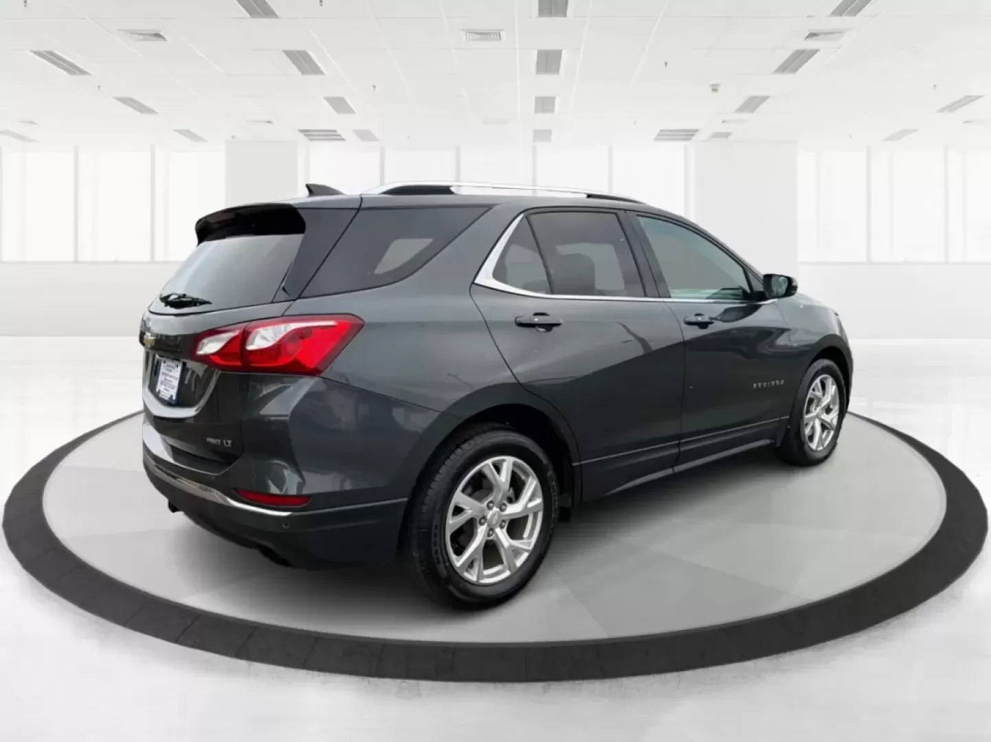 2018 Chevrolet Equinox LT (3GNAXTEX8JS) with an 2L I-4 gasoline direct injection engine, 6A transmission, located at 1230 East Main St, Xenia, OH, 45385, (937) 908-9800, 39.688026, -83.910172 - Are you ready for your next adventure? Whether you're embarking on a weekend getaway with family or tackling the daily commute with style, the 2018 Chevrolet Equinox LT is the perfect companion for all of life's journeys. This SUV, available at Advantage Car and Credit in Xenia, OH, combines versati - Photo#2