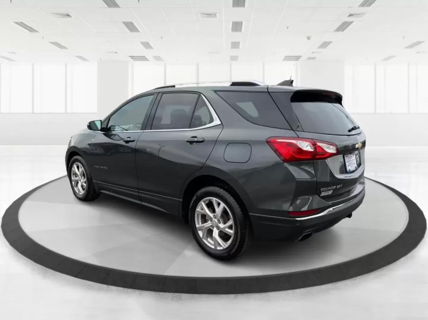 2018 Chevrolet Equinox LT (3GNAXTEX8JS) with an 2L I-4 gasoline direct injection engine, 6A transmission, located at 1230 East Main St, Xenia, OH, 45385, (937) 908-9800, 39.688026, -83.910172 - Are you ready for your next adventure? Whether you're embarking on a weekend getaway with family or tackling the daily commute with style, the 2018 Chevrolet Equinox LT is the perfect companion for all of life's journeys. This SUV, available at Advantage Car and Credit in Xenia, OH, combines versati - Photo#4