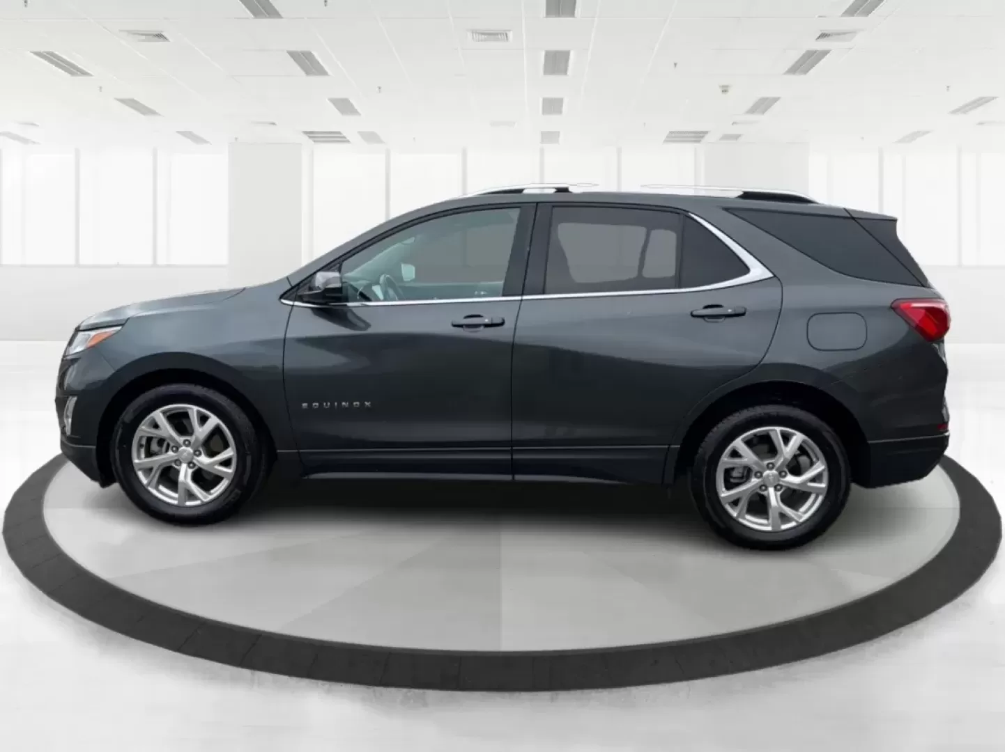 2018 Chevrolet Equinox LT (3GNAXTEX8JS) with an 2L I-4 gasoline direct injection engine, 6A transmission, located at 1230 East Main St, Xenia, OH, 45385, (937) 908-9800, 39.688026, -83.910172 - Are you ready for your next adventure? Whether you're embarking on a weekend getaway with family or tackling the daily commute with style, the 2018 Chevrolet Equinox LT is the perfect companion for all of life's journeys. This SUV, available at Advantage Car and Credit in Xenia, OH, combines versati - Photo#5