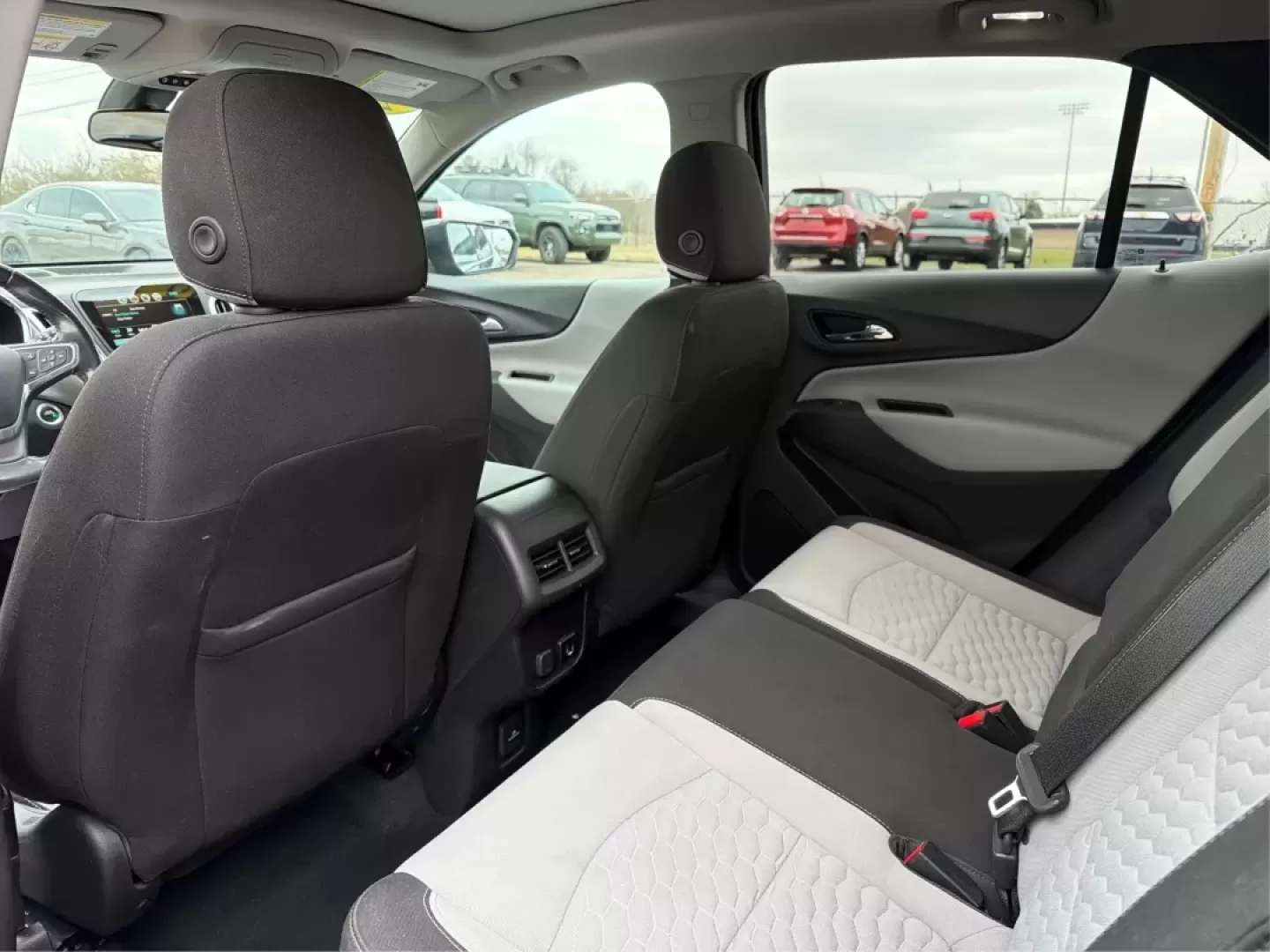 2018 Chevrolet Equinox LT (3GNAXTEX8JS) with an 2L I-4 gasoline direct injection engine, 6A transmission, located at 1230 East Main St, Xenia, OH, 45385, (937) 908-9800, 39.688026, -83.910172 - Are you ready for your next adventure? Whether you're embarking on a weekend getaway with family or tackling the daily commute with style, the 2018 Chevrolet Equinox LT is the perfect companion for all of life's journeys. This SUV, available at Advantage Car and Credit in Xenia, OH, combines versati - Photo#10