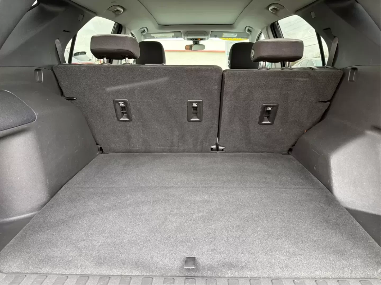 2018 Chevrolet Equinox LT (3GNAXTEX8JS) with an 2L I-4 gasoline direct injection engine, 6A transmission, located at 1230 East Main St, Xenia, OH, 45385, (937) 908-9800, 39.688026, -83.910172 - Are you ready for your next adventure? Whether you're embarking on a weekend getaway with family or tackling the daily commute with style, the 2018 Chevrolet Equinox LT is the perfect companion for all of life's journeys. This SUV, available at Advantage Car and Credit in Xenia, OH, combines versati - Photo#12