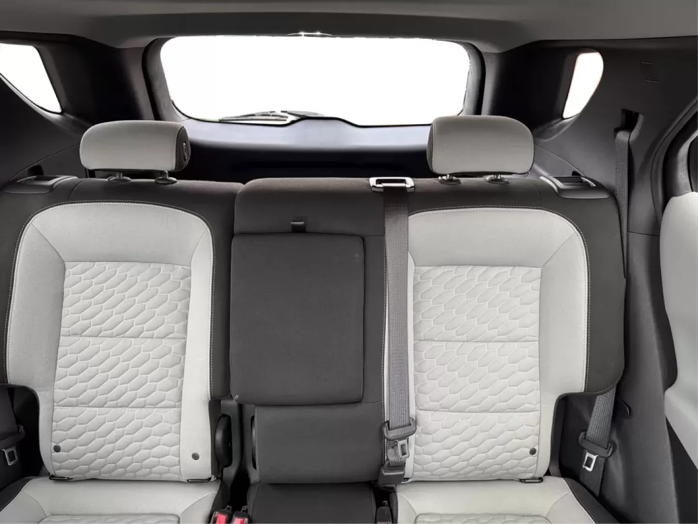 2018 Chevrolet Equinox LT (3GNAXTEX8JS) with an 2L I-4 gasoline direct injection engine, 6A transmission, located at 1230 East Main St, Xenia, OH, 45385, (937) 908-9800, 39.688026, -83.910172 - Are you ready for your next adventure? Whether you're embarking on a weekend getaway with family or tackling the daily commute with style, the 2018 Chevrolet Equinox LT is the perfect companion for all of life's journeys. This SUV, available at Advantage Car and Credit in Xenia, OH, combines versati - Photo#14