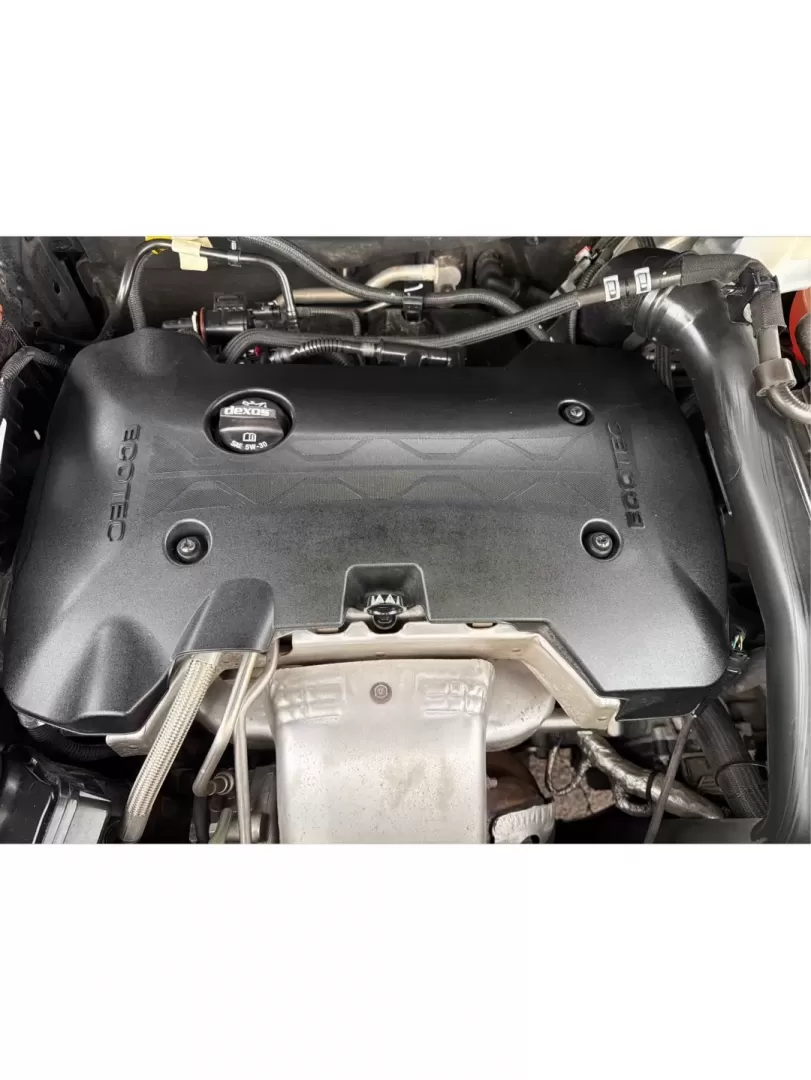 2018 Chevrolet Equinox LT (3GNAXTEX8JS) with an 2L I-4 gasoline direct injection engine, 6A transmission, located at 1230 East Main St, Xenia, OH, 45385, (937) 908-9800, 39.688026, -83.910172 - Are you ready for your next adventure? Whether you're embarking on a weekend getaway with family or tackling the daily commute with style, the 2018 Chevrolet Equinox LT is the perfect companion for all of life's journeys. This SUV, available at Advantage Car and Credit in Xenia, OH, combines versati - Photo#11