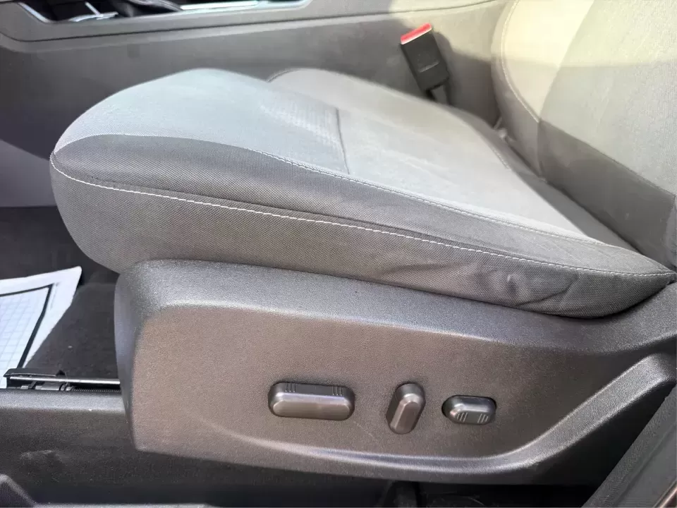 2018 Ford Escape SE (1FMCU9GD6JU) with an 1.5L L4 DOHC 16V engine, 6A transmission, located at 1184 Kauffman Ave, Fairborn, OH, 45324, (937) 908-9800, 39.807072, -84.030914 - Are you looking for the perfect vehicle that can handle your busy lifestyle while keeping you comfortable and safe? Look no further than this 2018 Ford Escape SE at Advantage Car and Credit in Piqua, OH. This versatile SUV is ideal for families on the go, weekend adventurers, and even commuters who - Photo#18