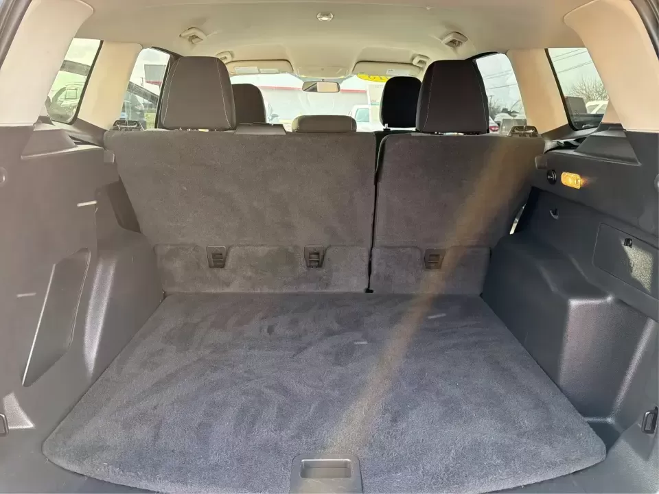 2018 Ford Escape SE (1FMCU9GD6JU) with an 1.5L L4 DOHC 16V engine, 6A transmission, located at 1184 Kauffman Ave, Fairborn, OH, 45324, (937) 908-9800, 39.807072, -84.030914 - Are you looking for the perfect vehicle that can handle your busy lifestyle while keeping you comfortable and safe? Look no further than this 2018 Ford Escape SE at Advantage Car and Credit in Piqua, OH. This versatile SUV is ideal for families on the go, weekend adventurers, and even commuters who - Photo#12