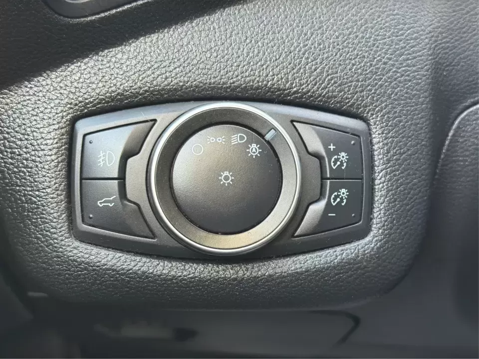 2018 Ford Escape SE (1FMCU9GD6JU) with an 1.5L L4 DOHC 16V engine, 6A transmission, located at 1184 Kauffman Ave, Fairborn, OH, 45324, (937) 908-9800, 39.807072, -84.030914 - Are you looking for the perfect vehicle that can handle your busy lifestyle while keeping you comfortable and safe? Look no further than this 2018 Ford Escape SE at Advantage Car and Credit in Piqua, OH. This versatile SUV is ideal for families on the go, weekend adventurers, and even commuters who - Photo#17