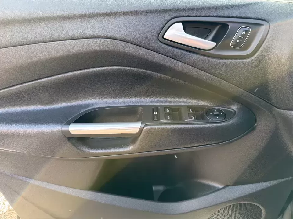 2018 Ford Escape SE (1FMCU9GD6JU) with an 1.5L L4 DOHC 16V engine, 6A transmission, located at 1184 Kauffman Ave, Fairborn, OH, 45324, (937) 908-9800, 39.807072, -84.030914 - Are you looking for the perfect vehicle that can handle your busy lifestyle while keeping you comfortable and safe? Look no further than this 2018 Ford Escape SE at Advantage Car and Credit in Piqua, OH. This versatile SUV is ideal for families on the go, weekend adventurers, and even commuters who - Photo#19