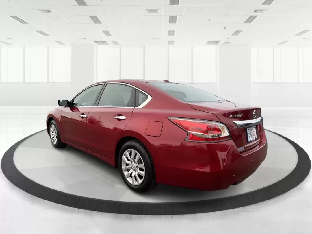 2015 Nissan Altima 2.5 S (1N4AL3AP2FC) with an 2.5L I-4 DOHC engine, located at 1230 East Main St, Xenia, OH, 45385, (937) 908-9800, 39.688026, -83.910172 - 2015 Nissan Altima 2.5 S - Photo#4