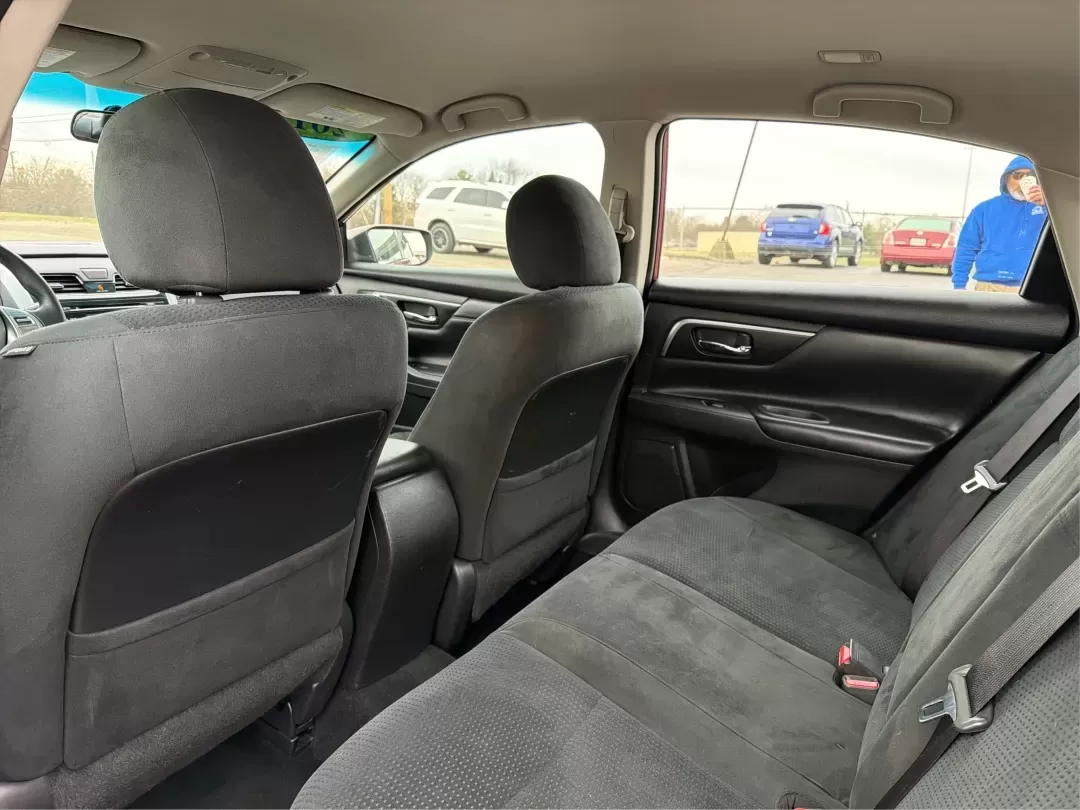 2015 Nissan Altima 2.5 S (1N4AL3AP2FC) with an 2.5L I-4 DOHC engine, located at 1230 East Main St, Xenia, OH, 45385, (937) 908-9800, 39.688026, -83.910172 - 2015 Nissan Altima 2.5 S - Photo#10